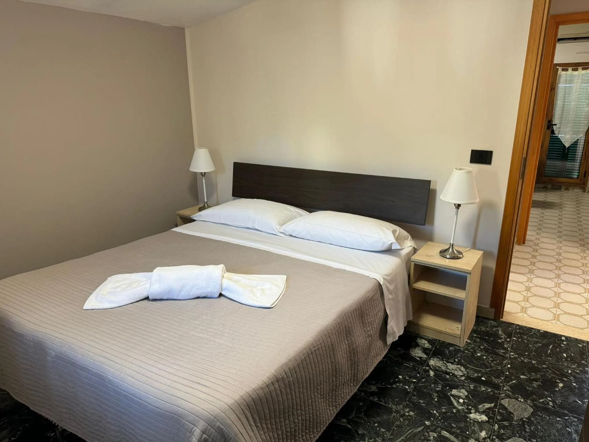 Bed in Hotel Lora RDA Luxury