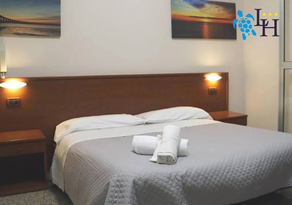 Bed in Hotel Lora RDA Luxury