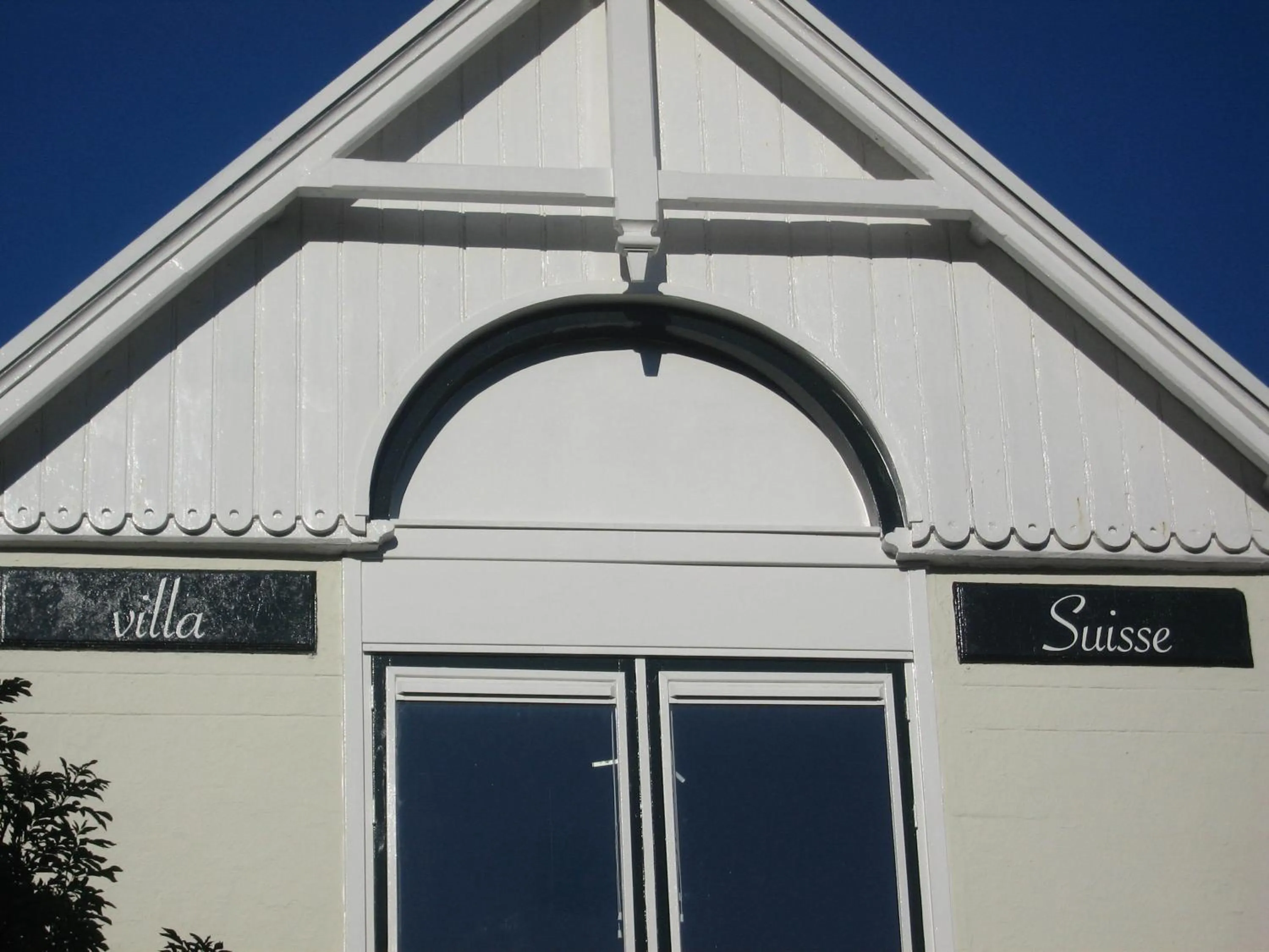 Facade/entrance in B & B Villa Suisse