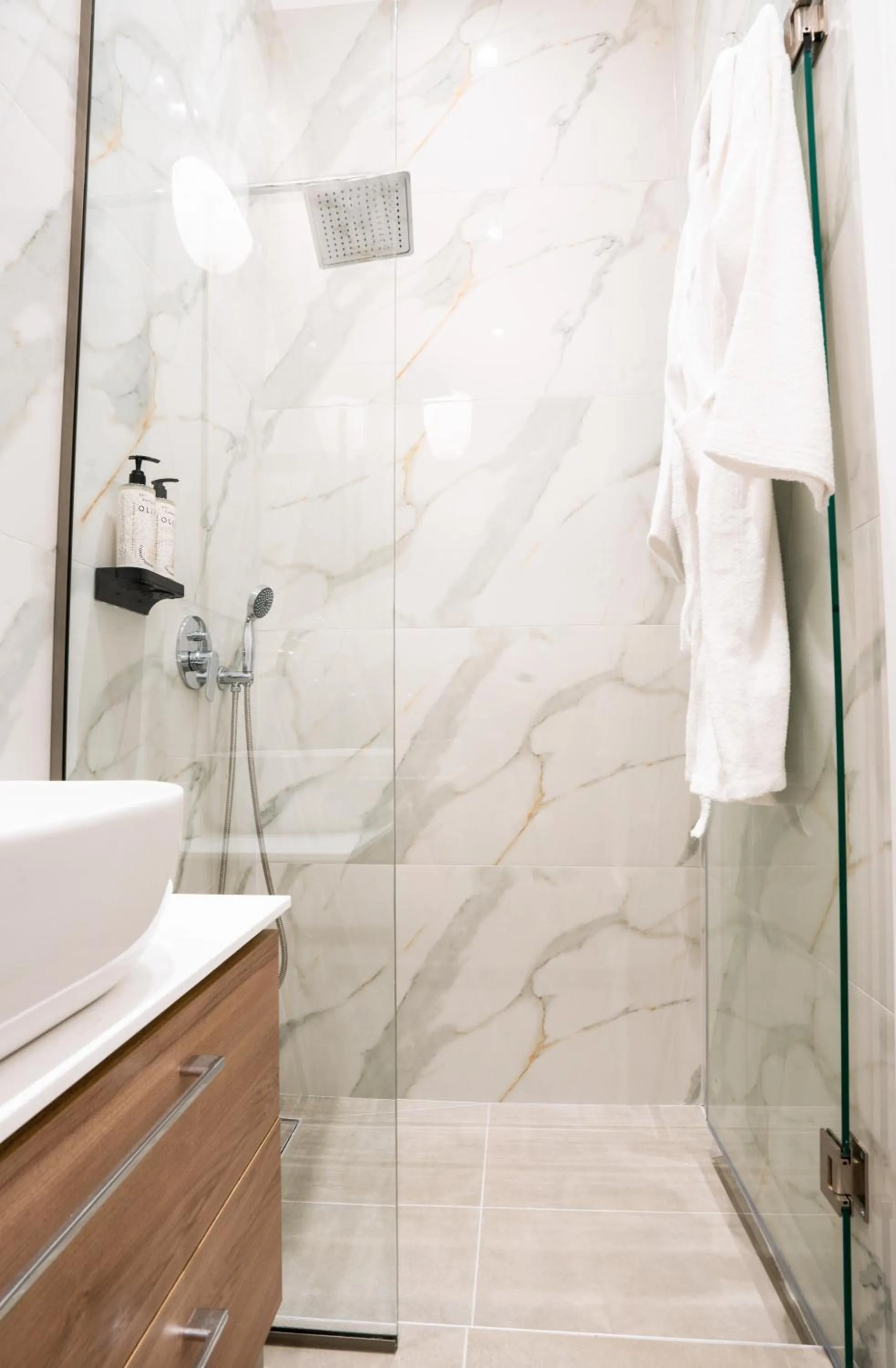 Shower in Oikia Classic House in Old Town Kavala