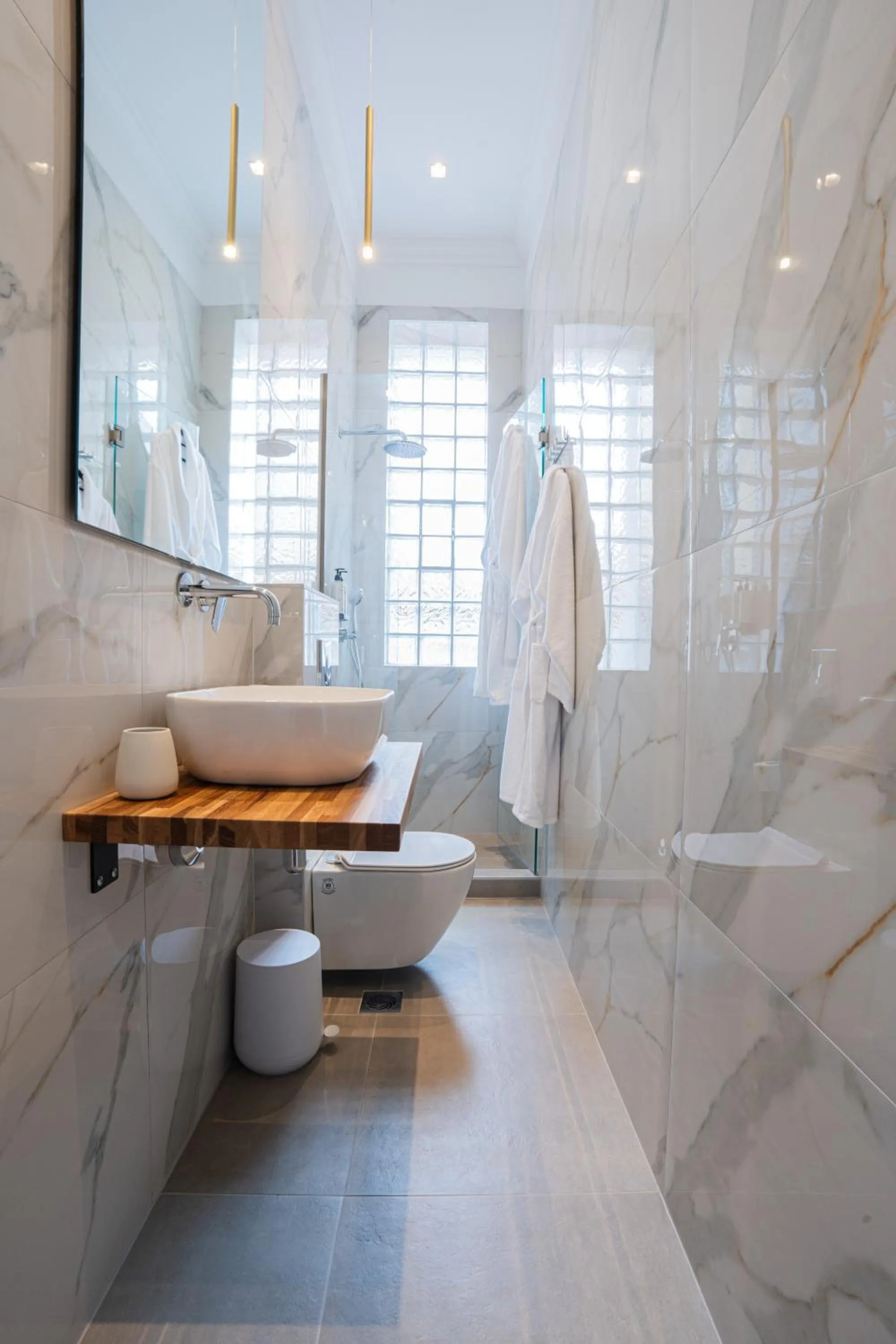 Shower in Oikia Classic House in Old Town Kavala