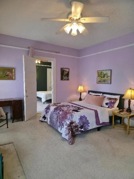 Photo of the whole room, Bed in The Kings Throne Inn and Guest House
