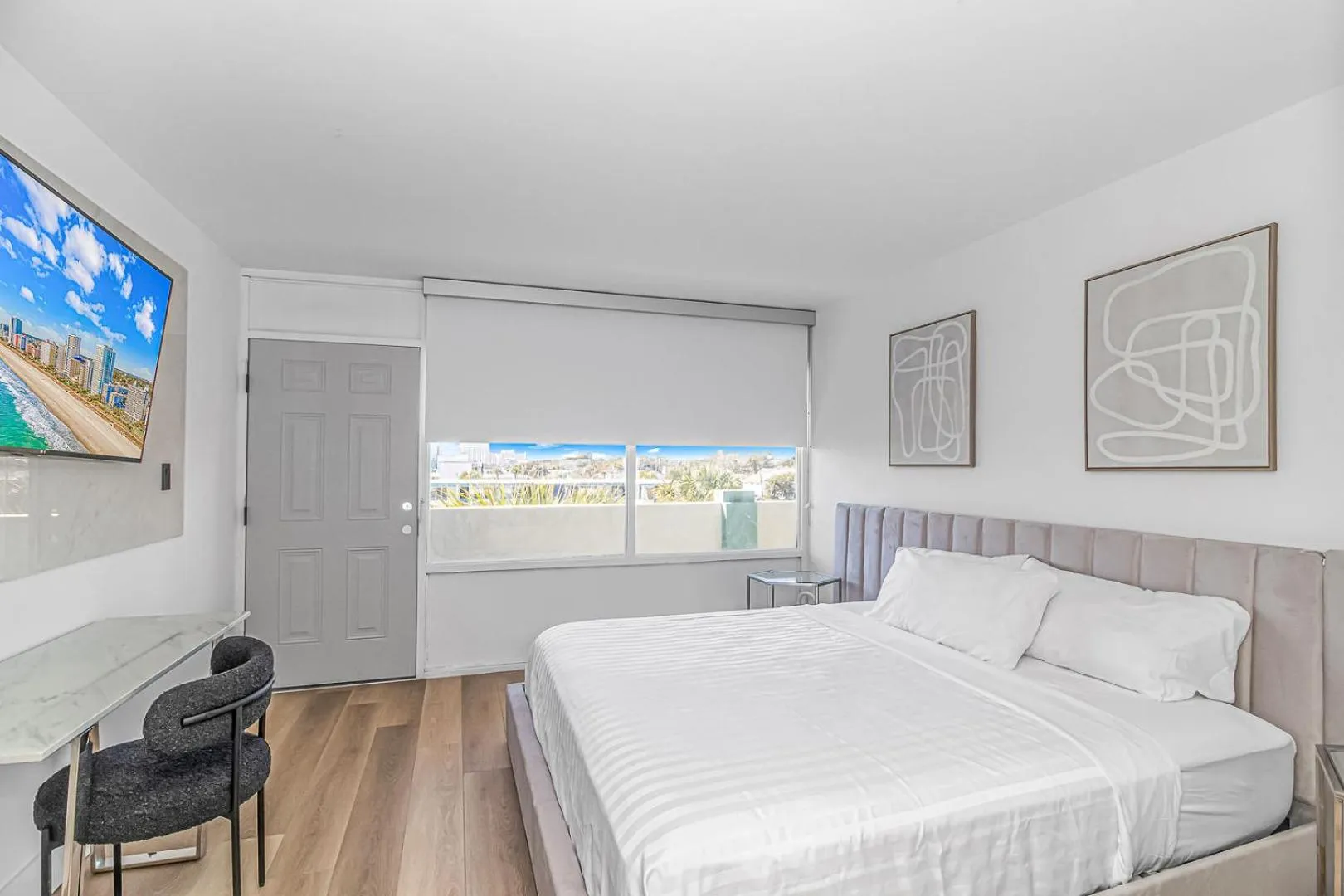 Bed in Fifth and Ocean