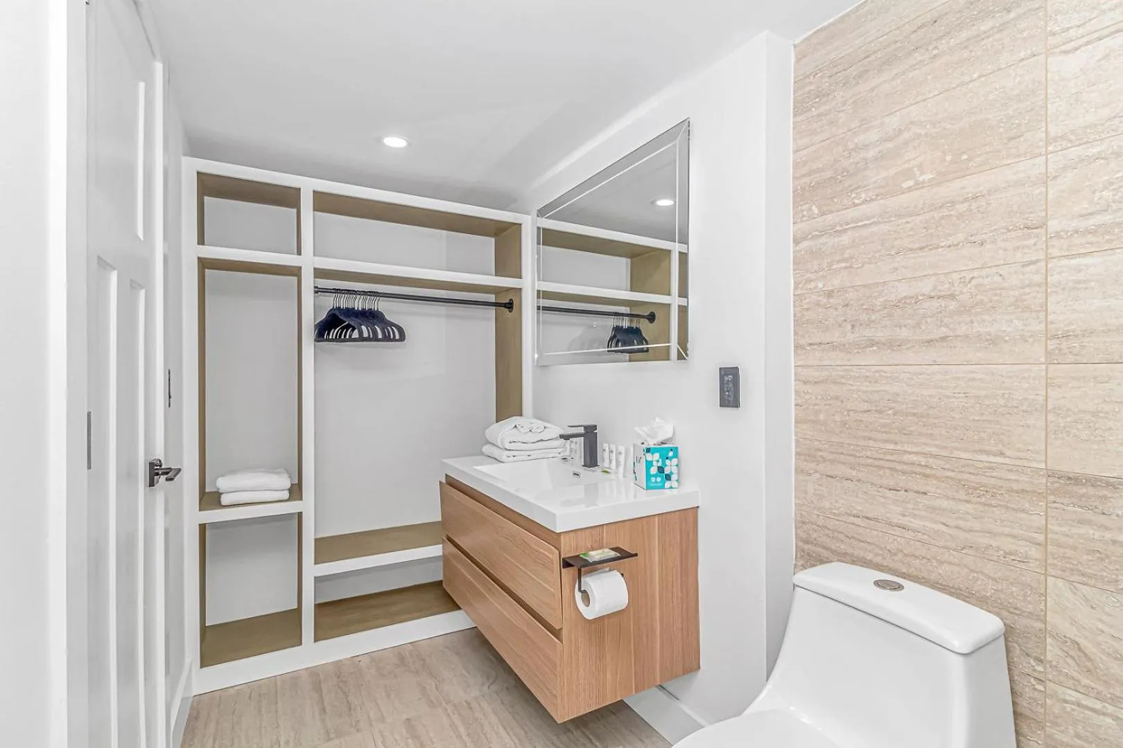 Bathroom in Fifth and Ocean