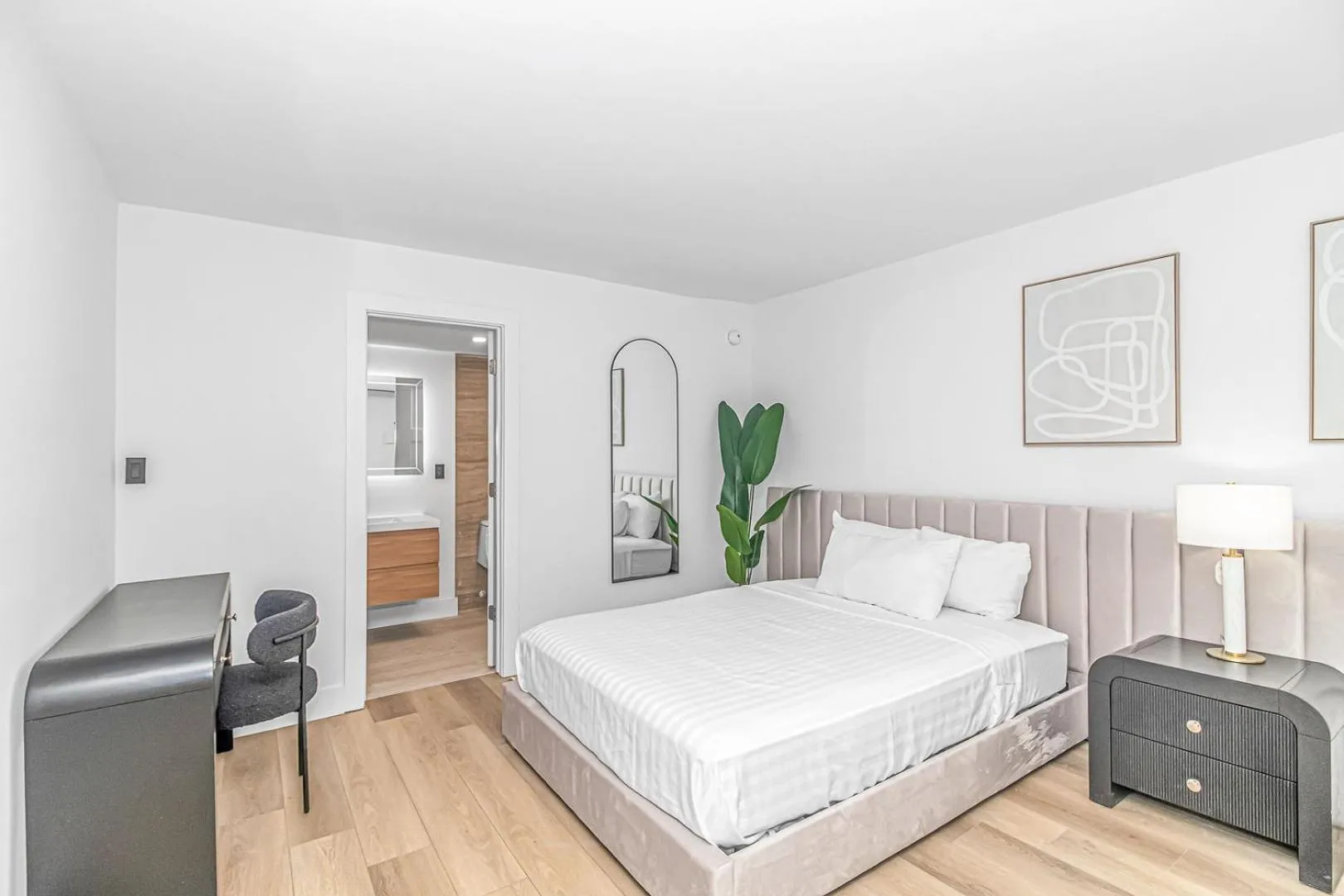 Bed in Fifth and Ocean