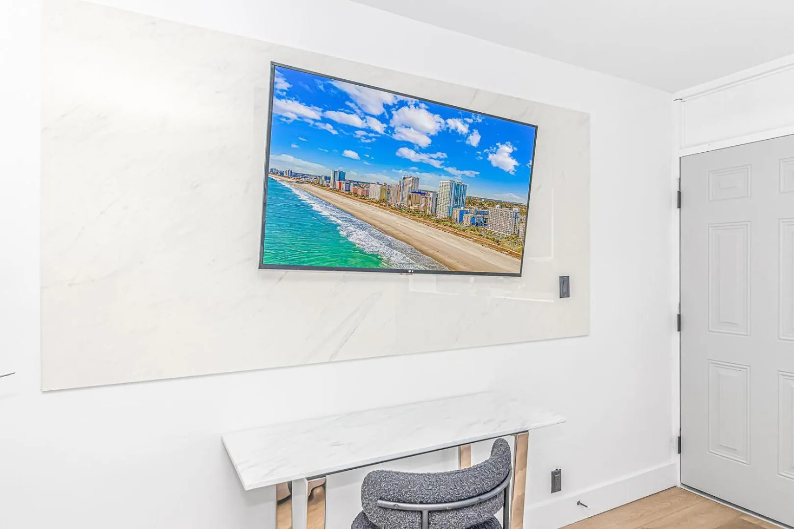 TV and multimedia in Fifth and Ocean