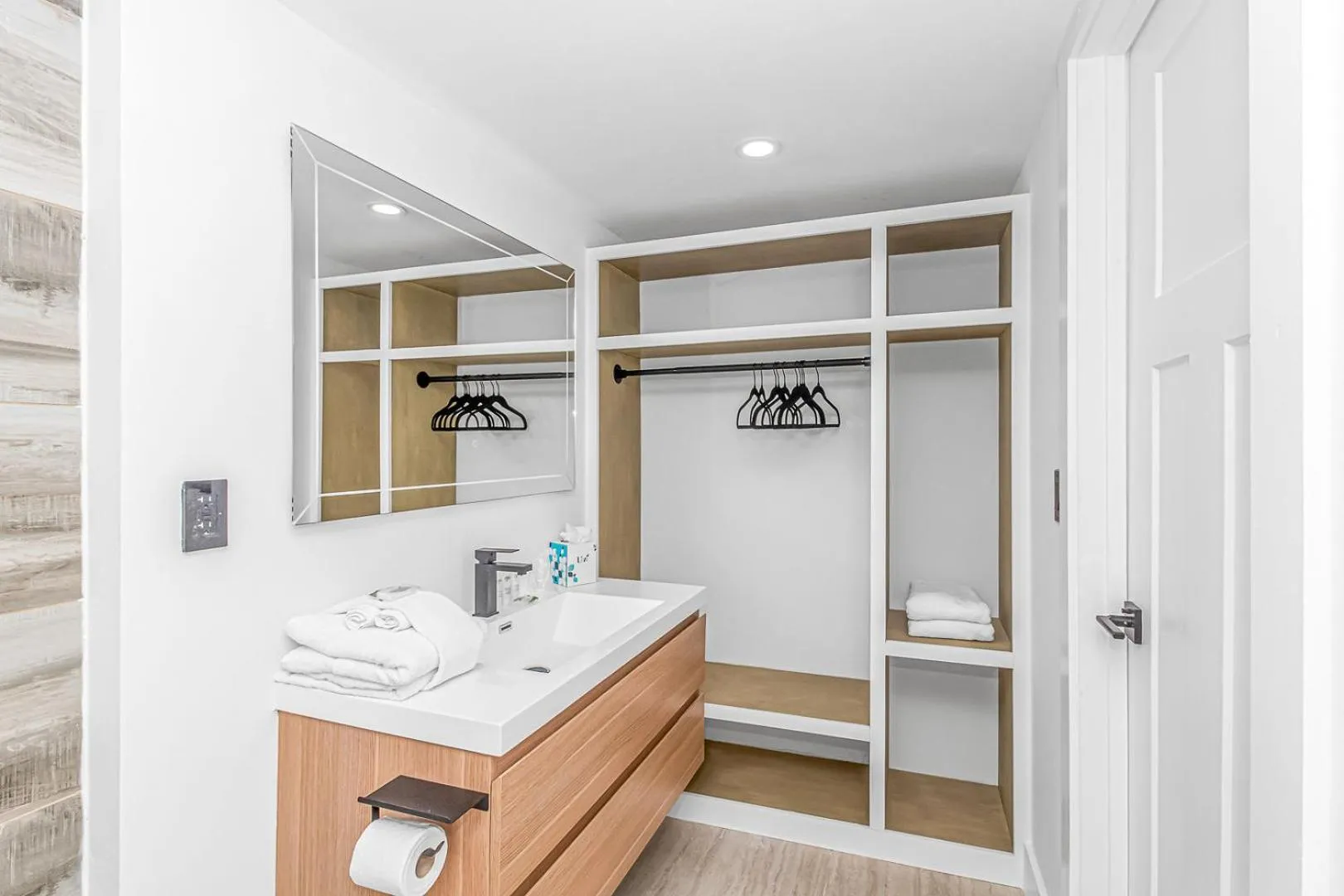 Bathroom in Fifth and Ocean