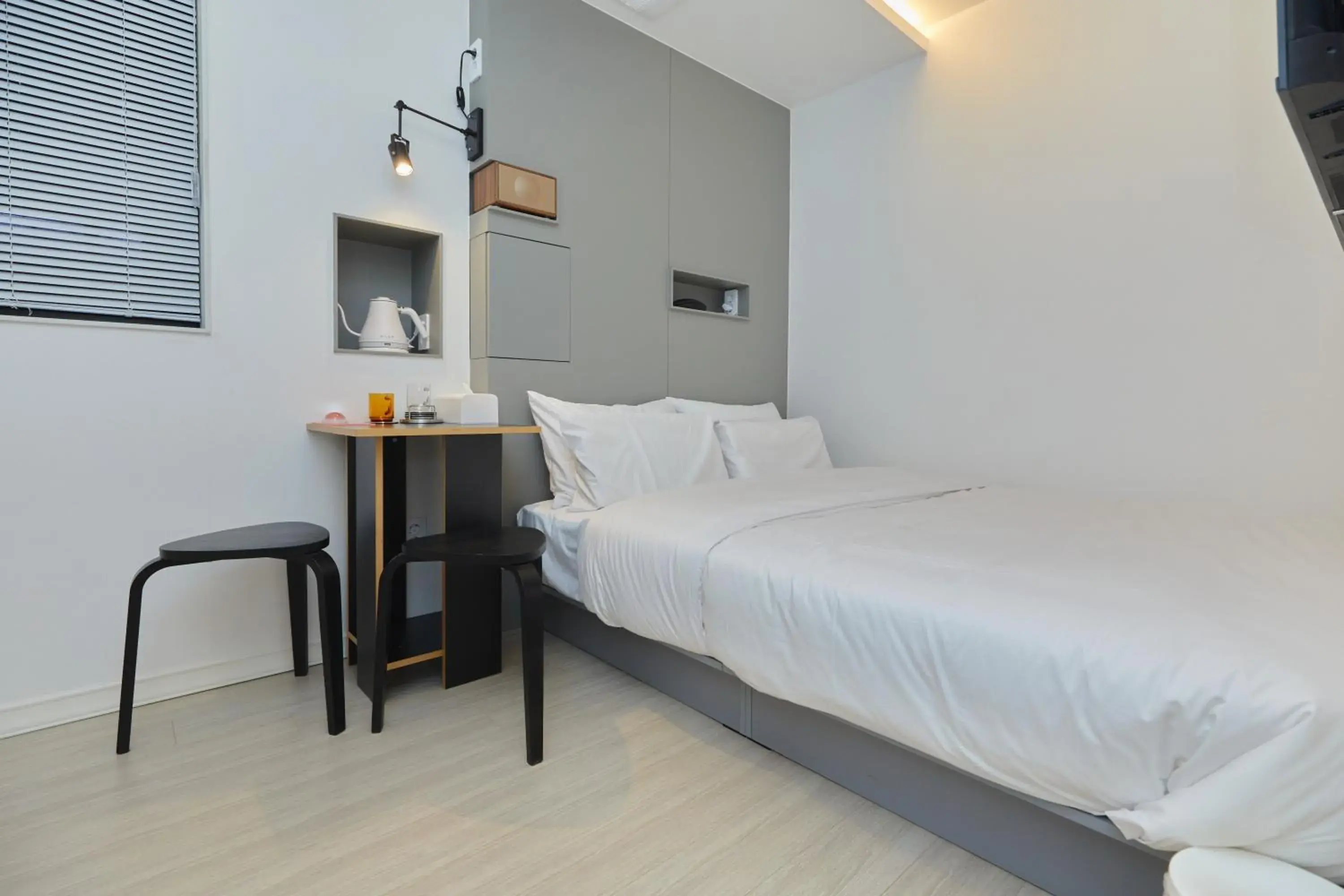 Deluxe Double Room with Geneva Speaker in Anook Hotel Seoul Sinchon Deluxe Double Room with Geneva Speaker in Anook Hotel Seoul Sinchon