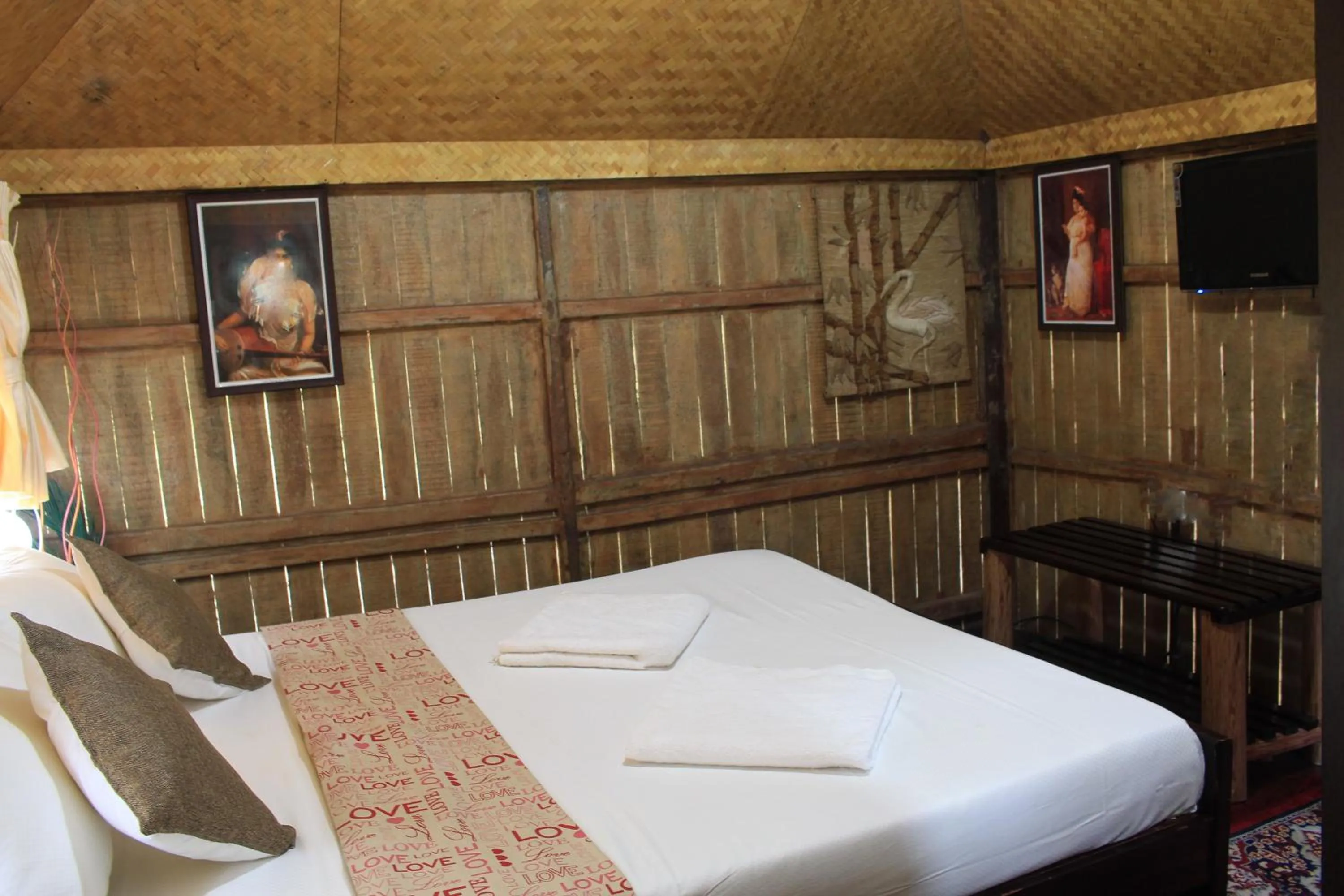 Shower, Bed in Green Ark Resorts