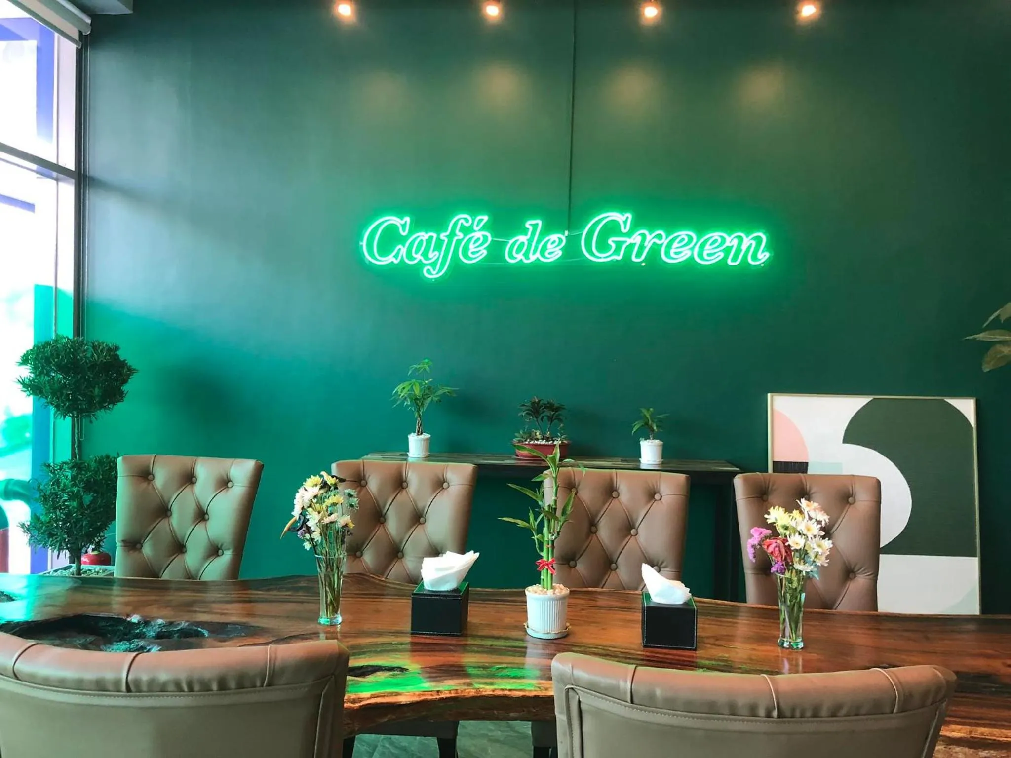 Restaurant/places to eat in The Clover Hotel Angeles City