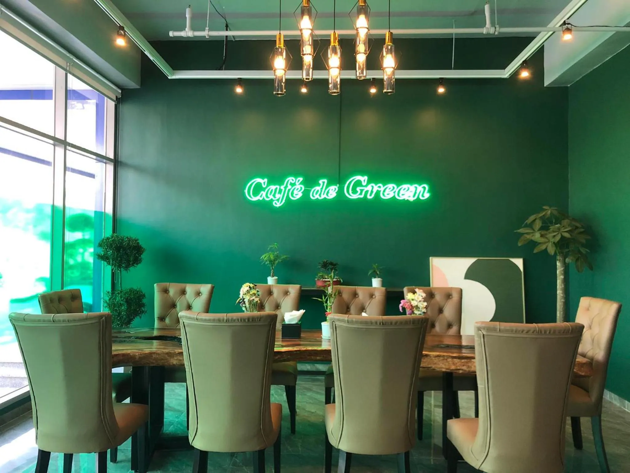 Restaurant/places to eat in The Clover Hotel Angeles City