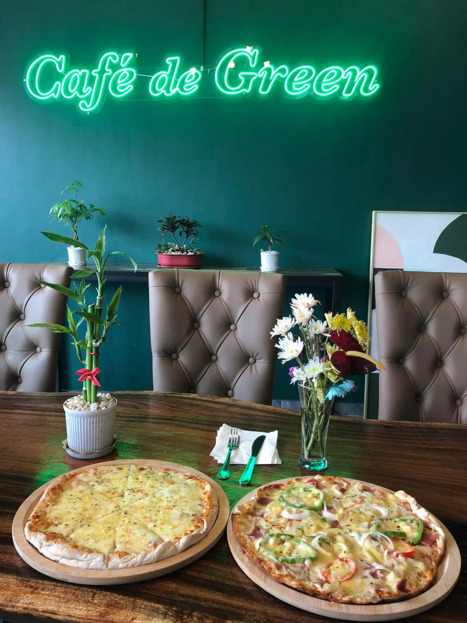 Restaurant/places to eat in The Clover Hotel Angeles City