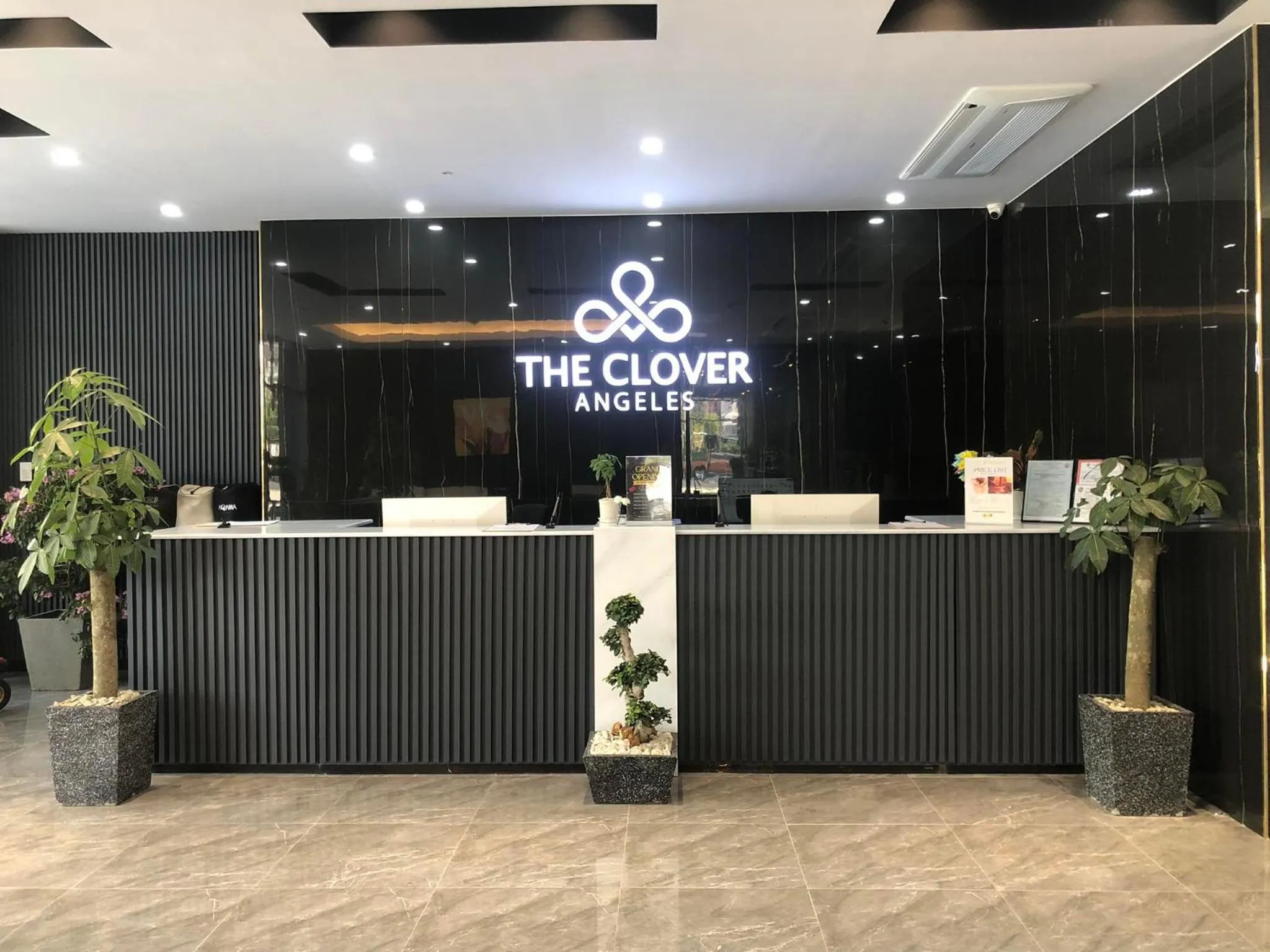 Restaurant/places to eat in The Clover Hotel Angeles City