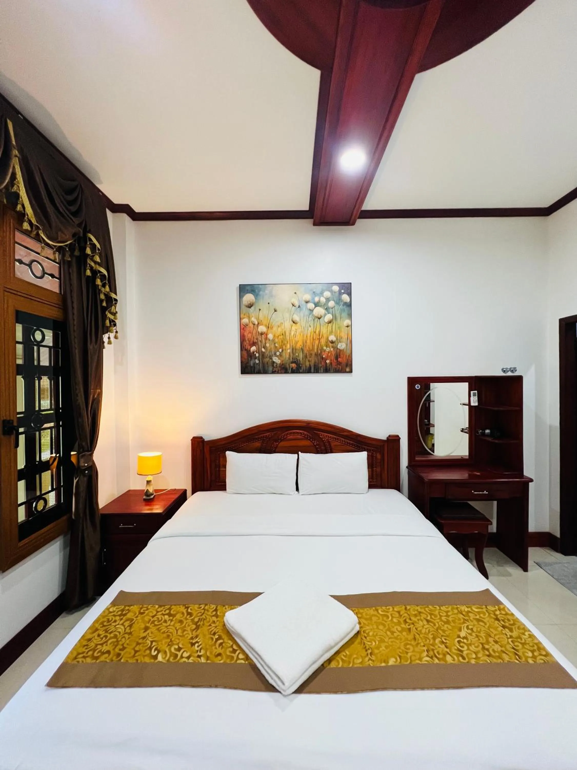 Bed in PhaiLin Hotel