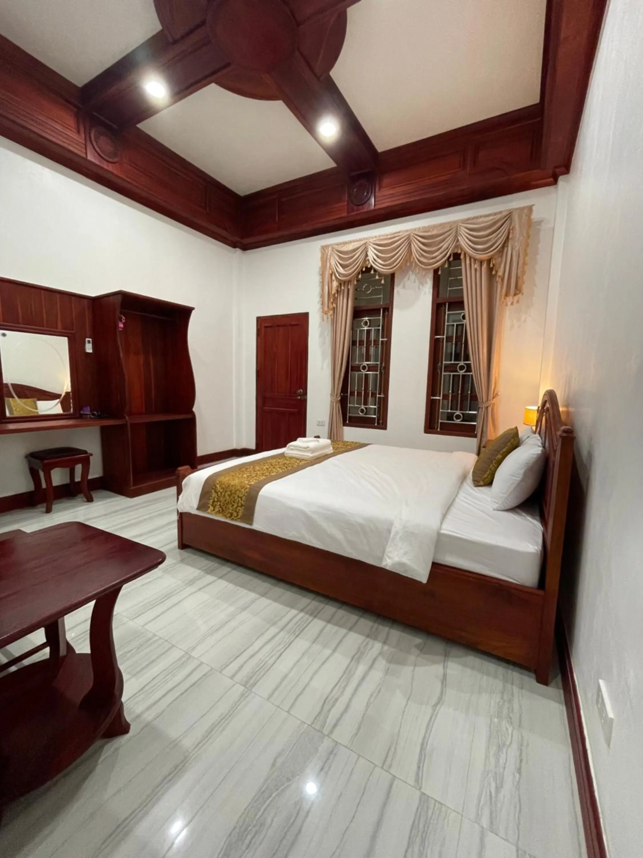 Photo of the whole room, Bed in PhaiLin Hotel