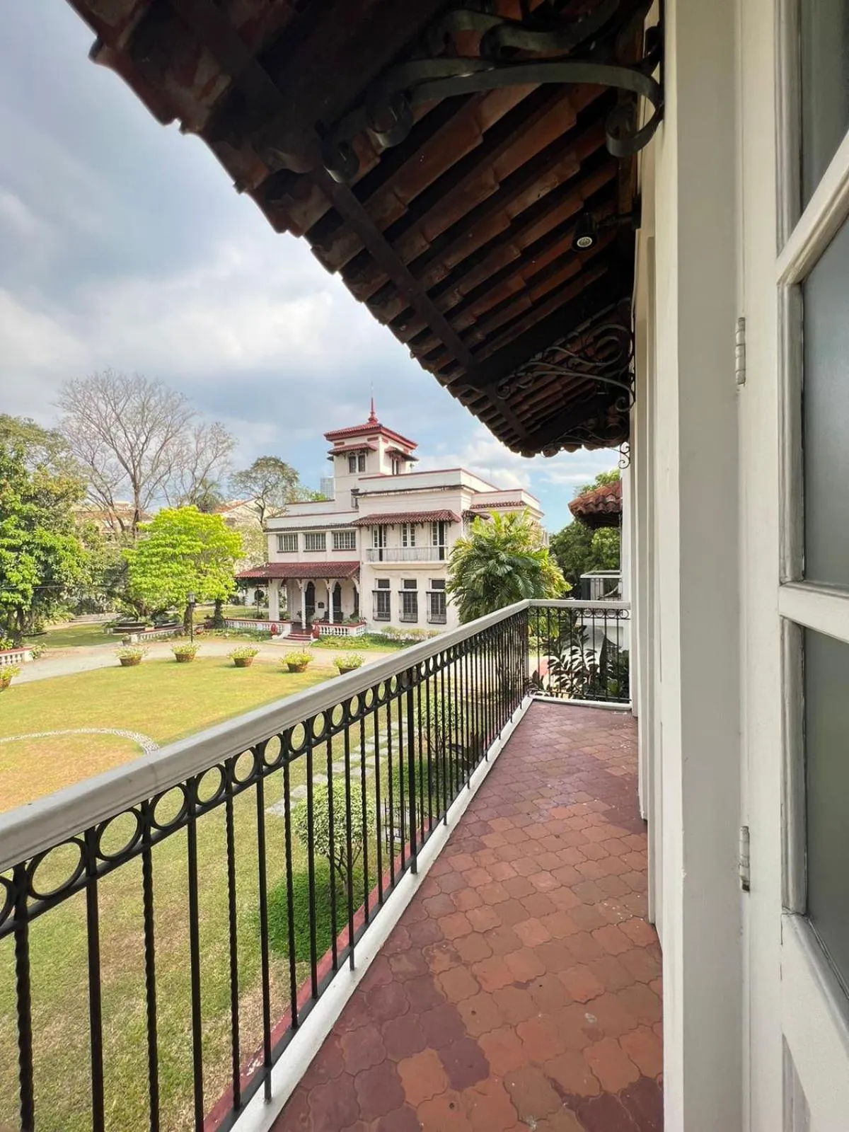 The Henry Suites MiraNila Quezon City