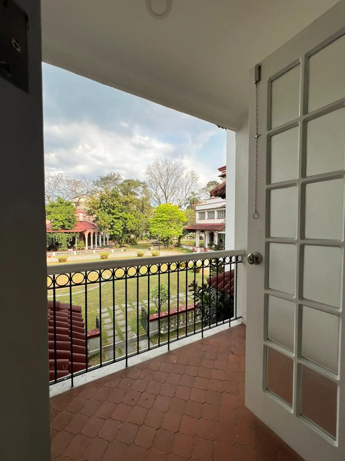 The Henry Suites MiraNila Quezon City