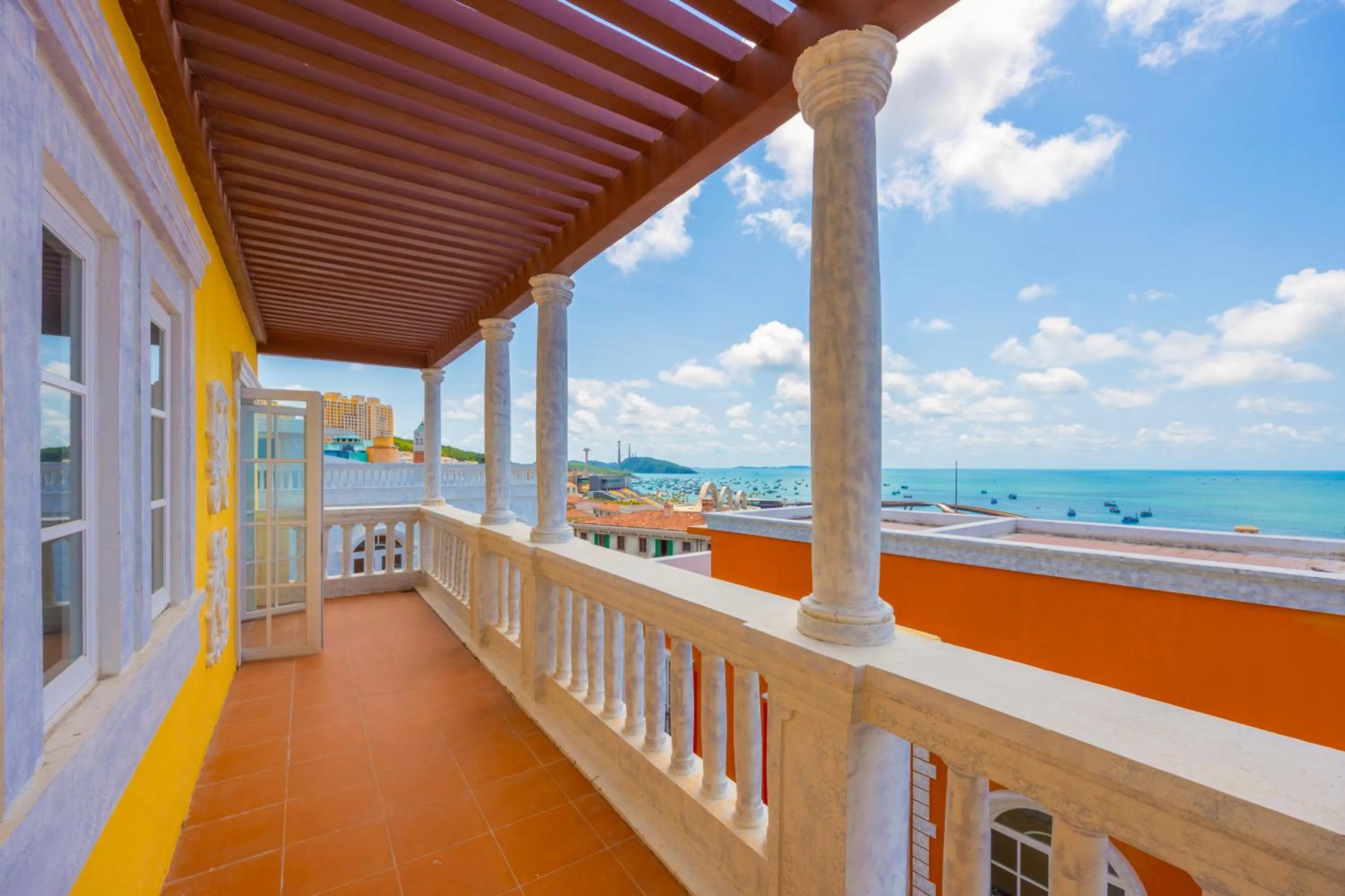 Merci Sunset Town Phu Quoc