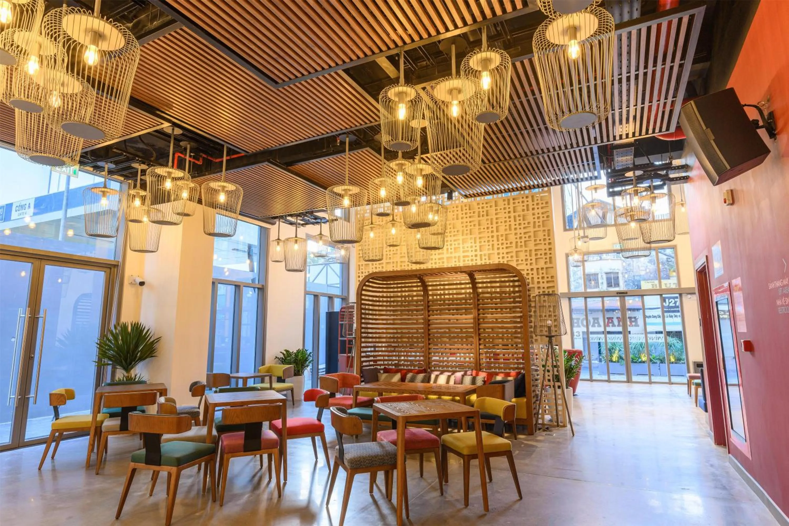 Lobby or reception in Wink Can Tho Centre, Unscripted by Hyatt - 24 Hours stay