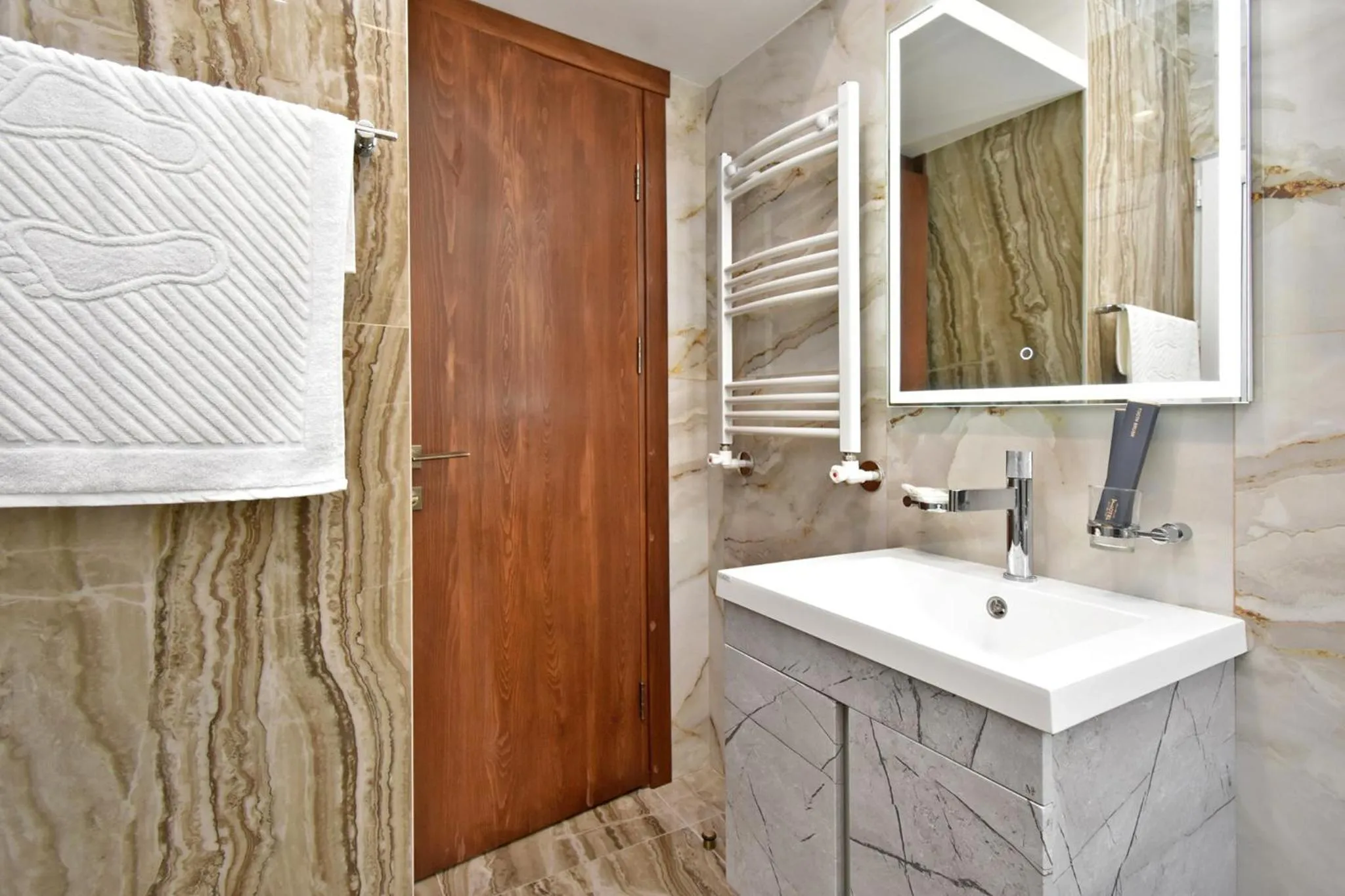 Shower in Avenue 23 Boutique Hotel