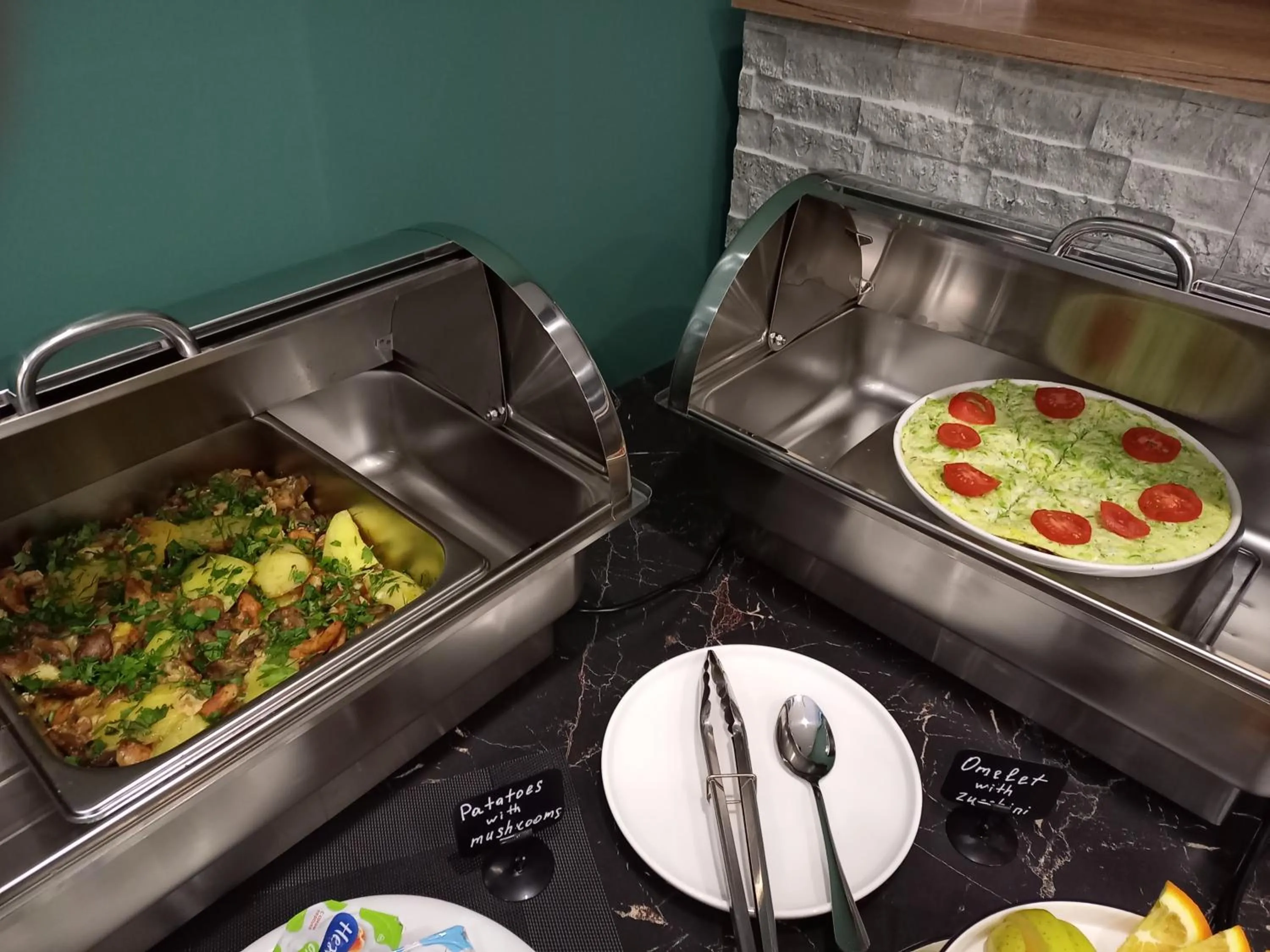 Buffet breakfast in Avenue 23 Boutique Hotel