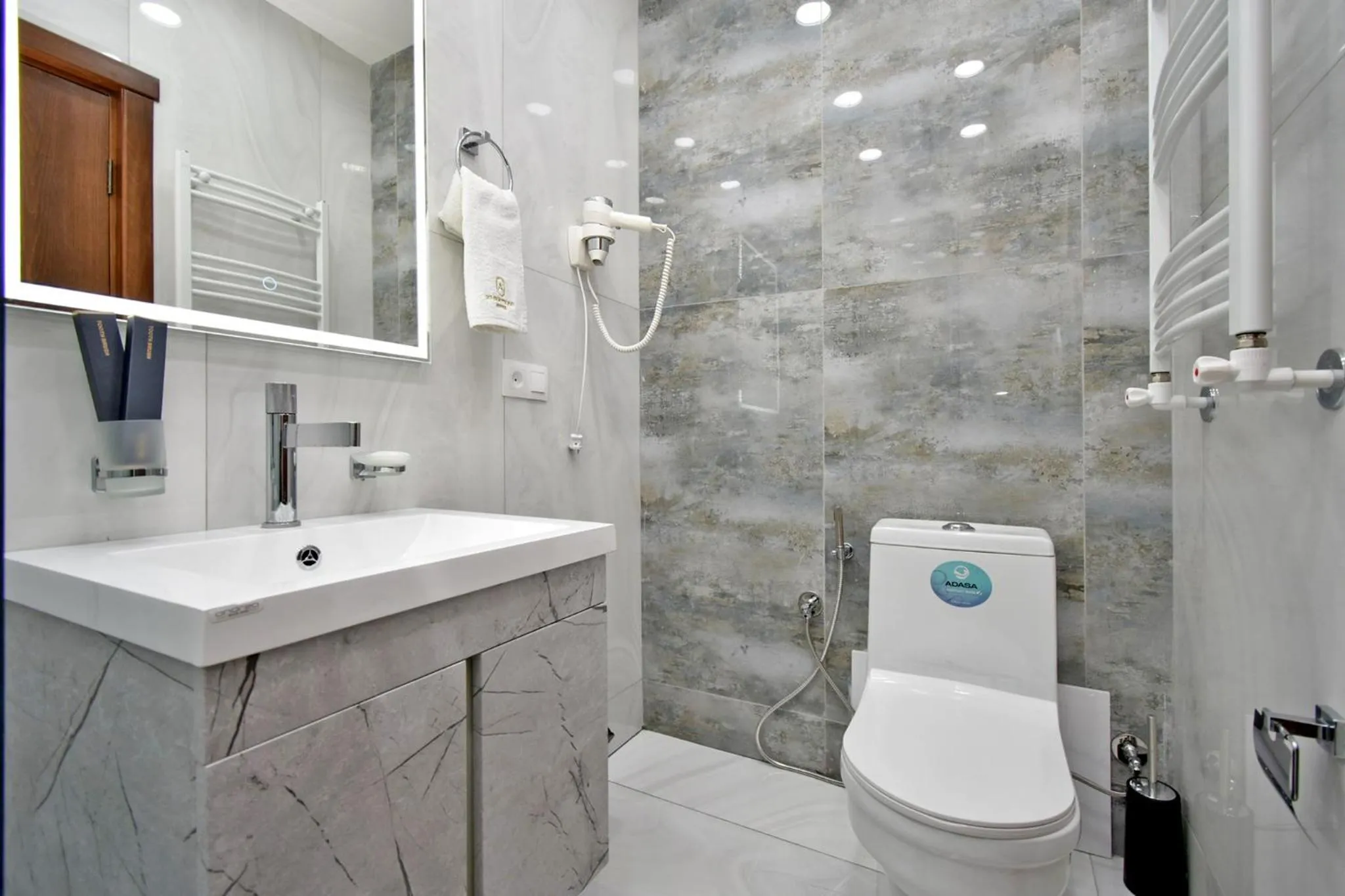 Shower in Avenue 23 Boutique Hotel