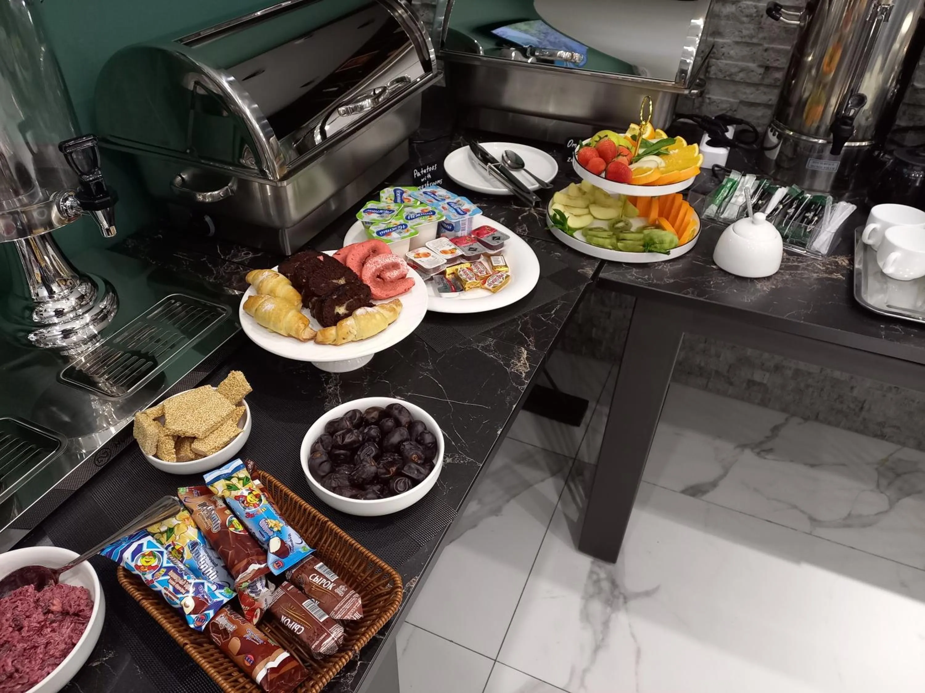 Buffet breakfast in Avenue 23 Boutique Hotel