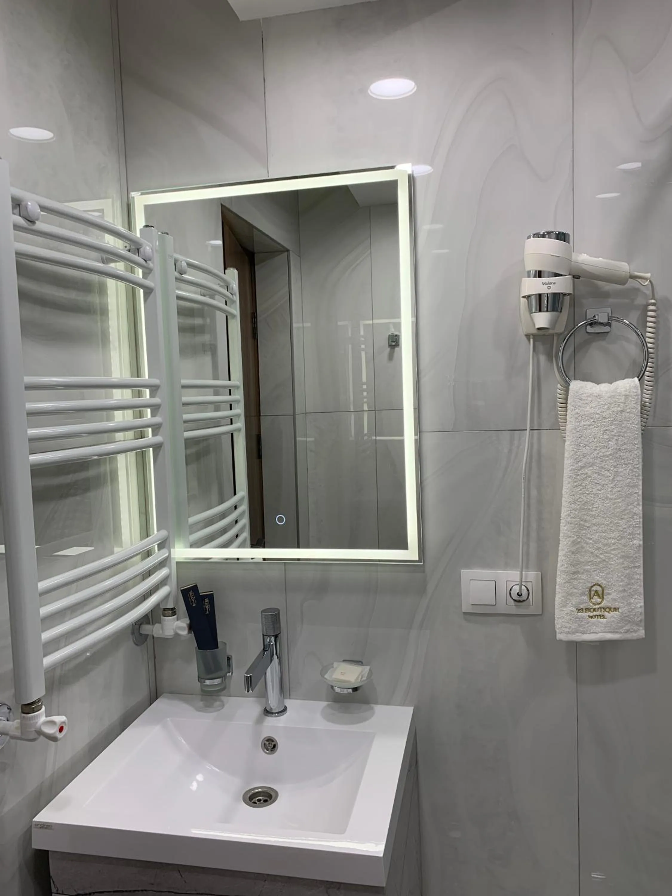 Bathroom in Avenue 23 Boutique Hotel