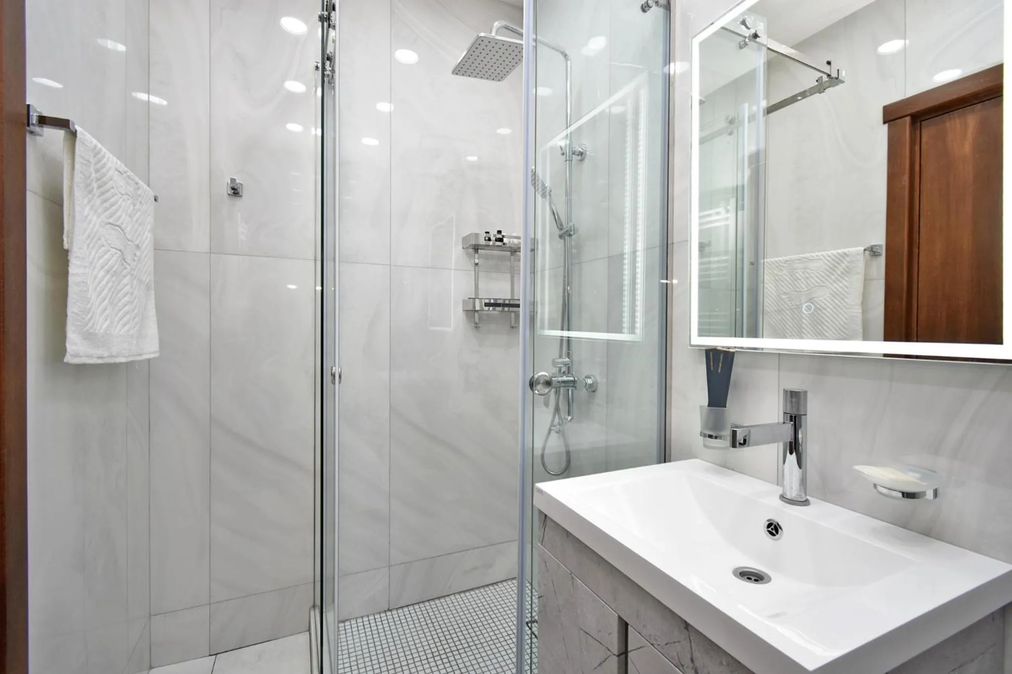 Shower in Avenue 23 Boutique Hotel