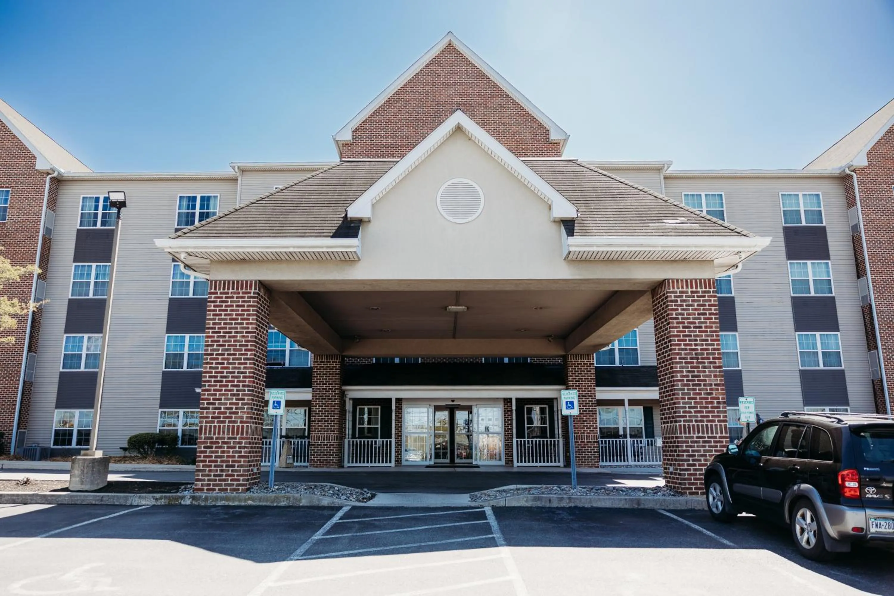 Property building in Parkview Inn & Suites, Lancaster Amish Country, PA