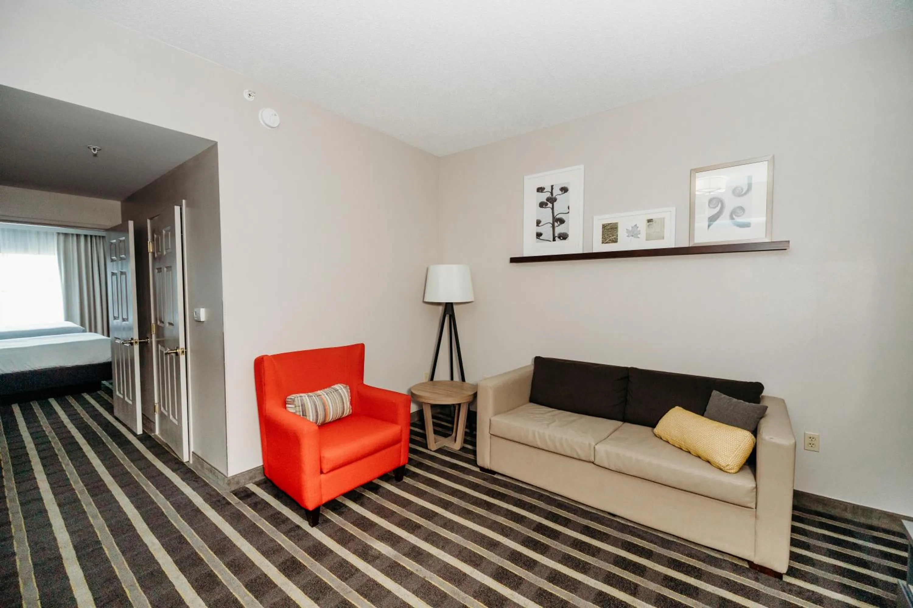 Seating area in Parkview Inn & Suites, Lancaster Amish Country, PA