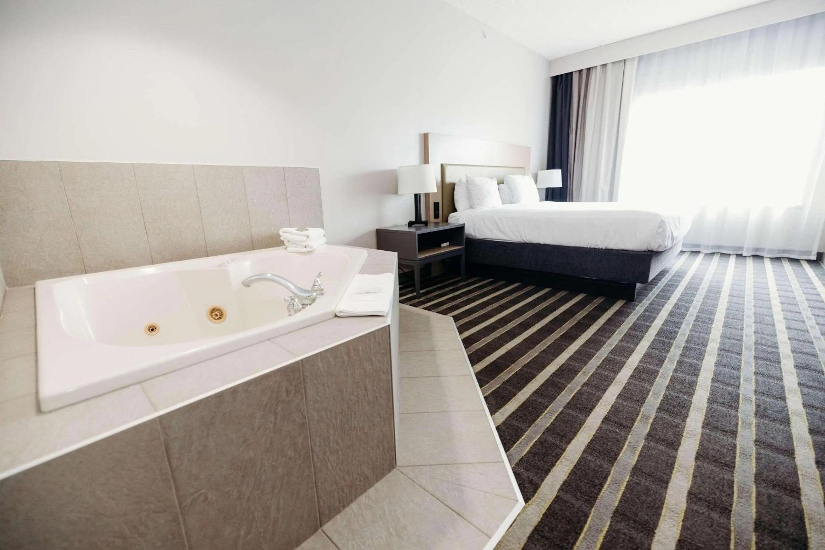 Bedroom, Bed in Parkview Inn & Suites, Lancaster Amish Country, PA