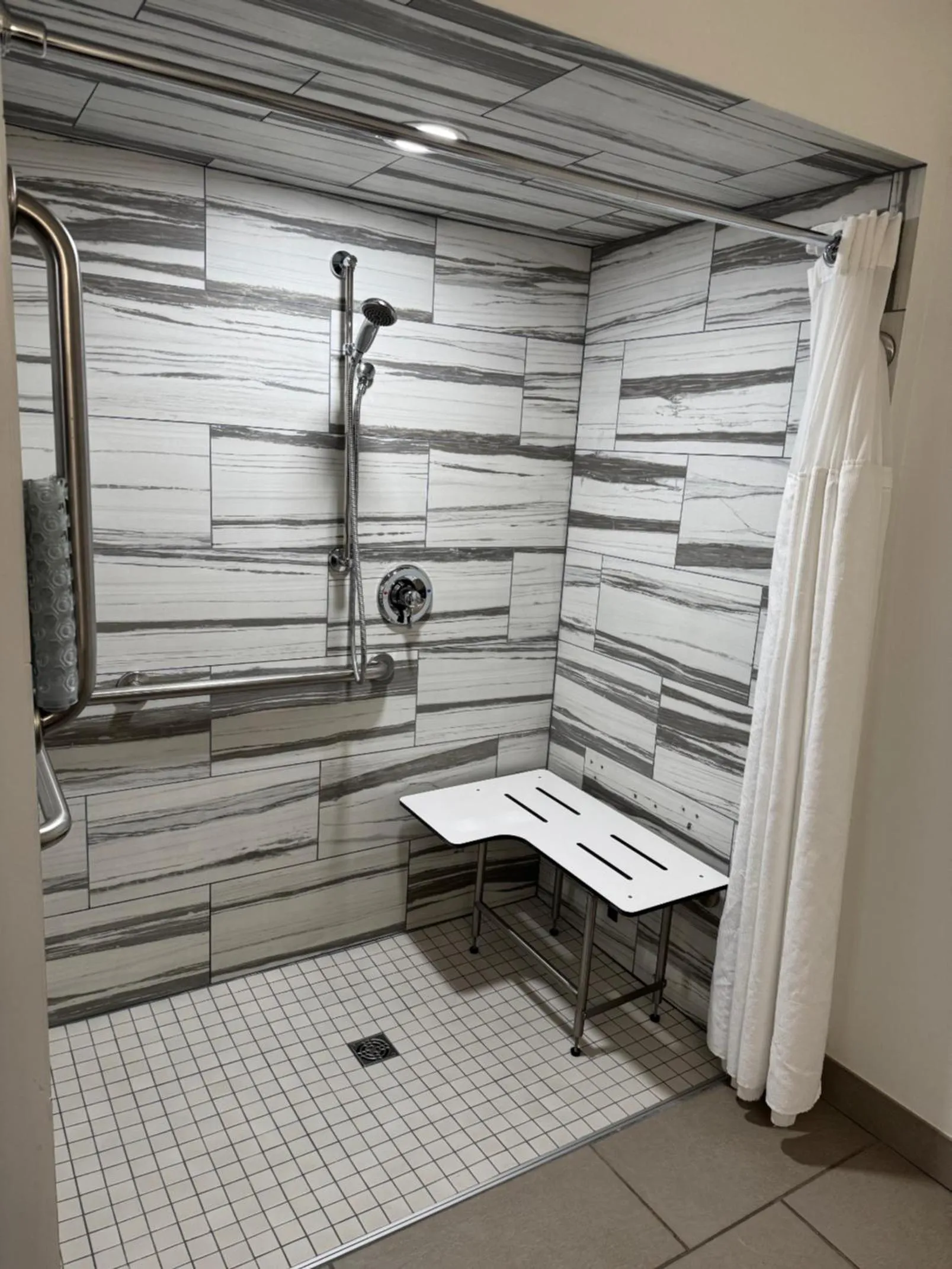 Bathroom in Parkview Inn & Suites, Lancaster Amish Country, PA