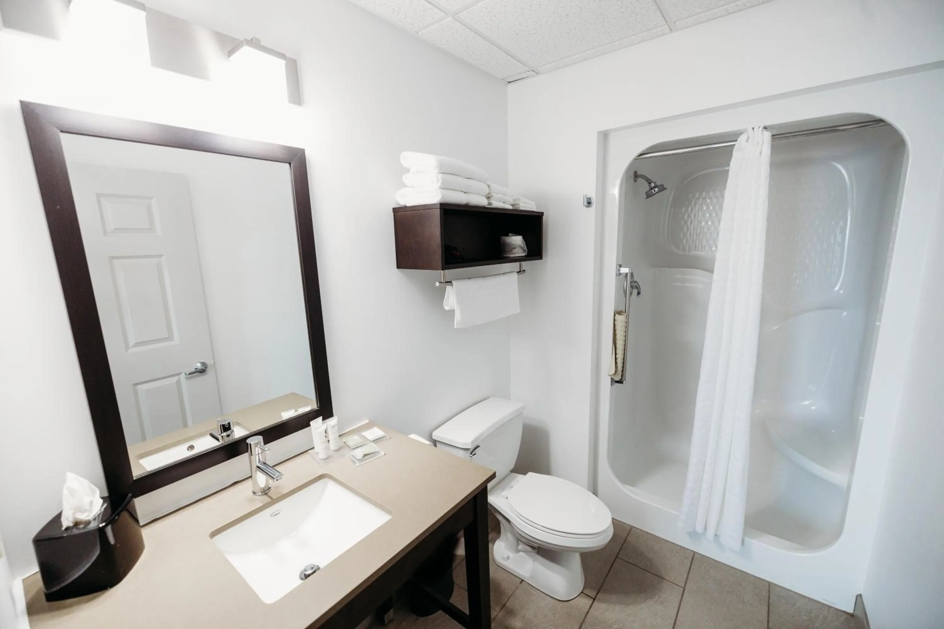 Bathroom in Parkview Inn & Suites, Lancaster Amish Country, PA
