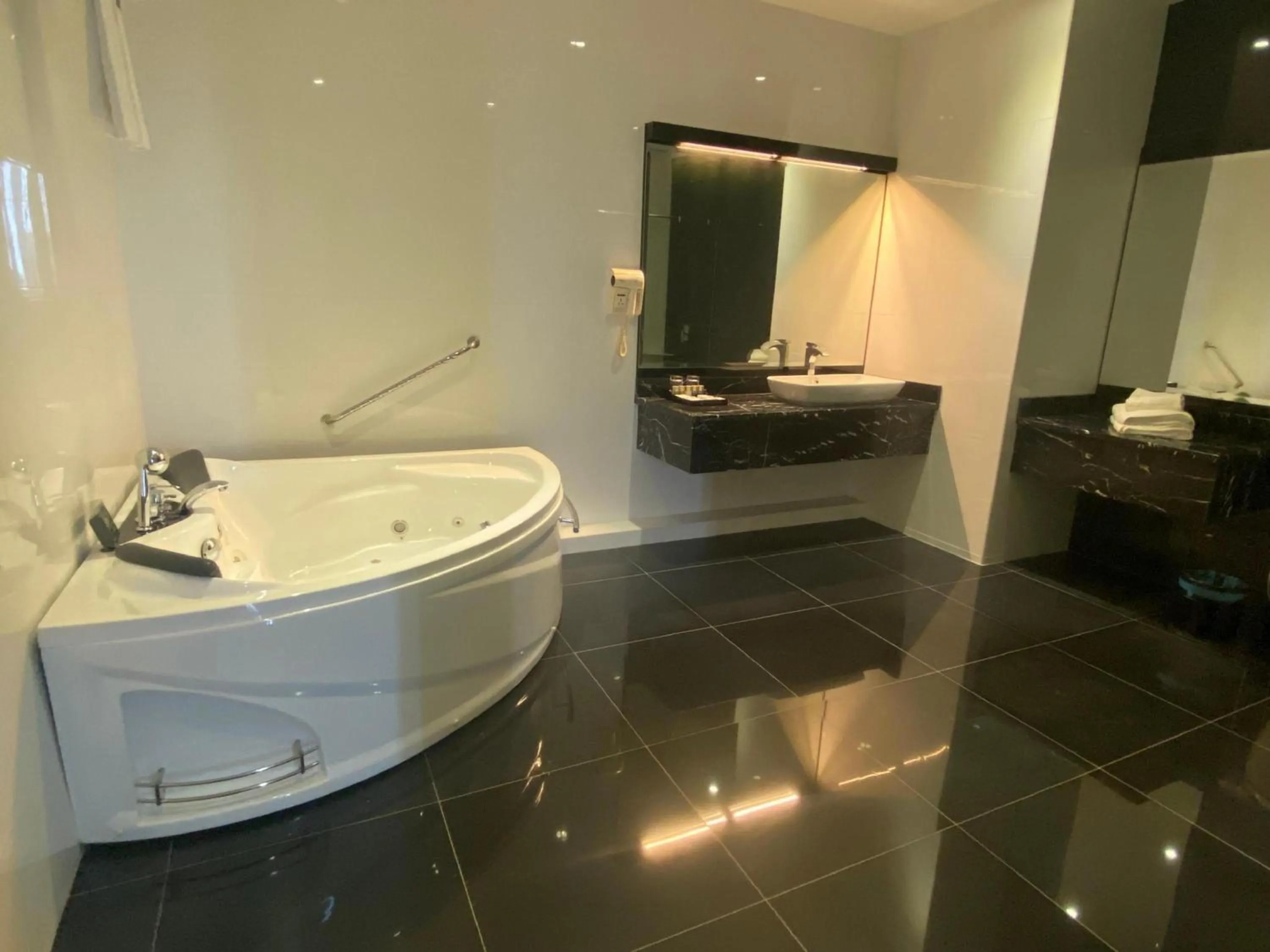 Bathroom in Hotel O Tong Villion Hotel