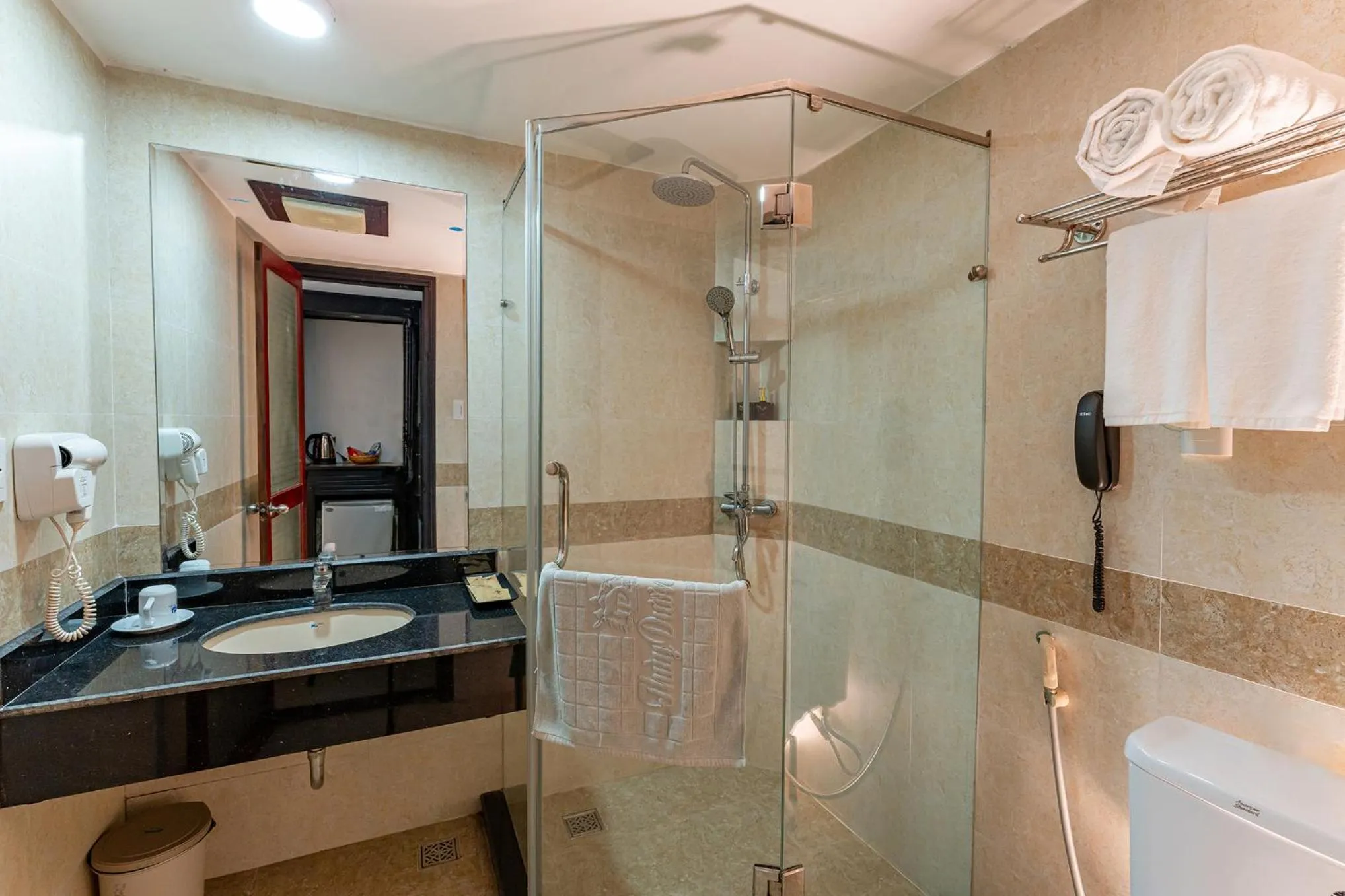 Shower in THUY DUONG 3 Boutique Hotel & Spa
