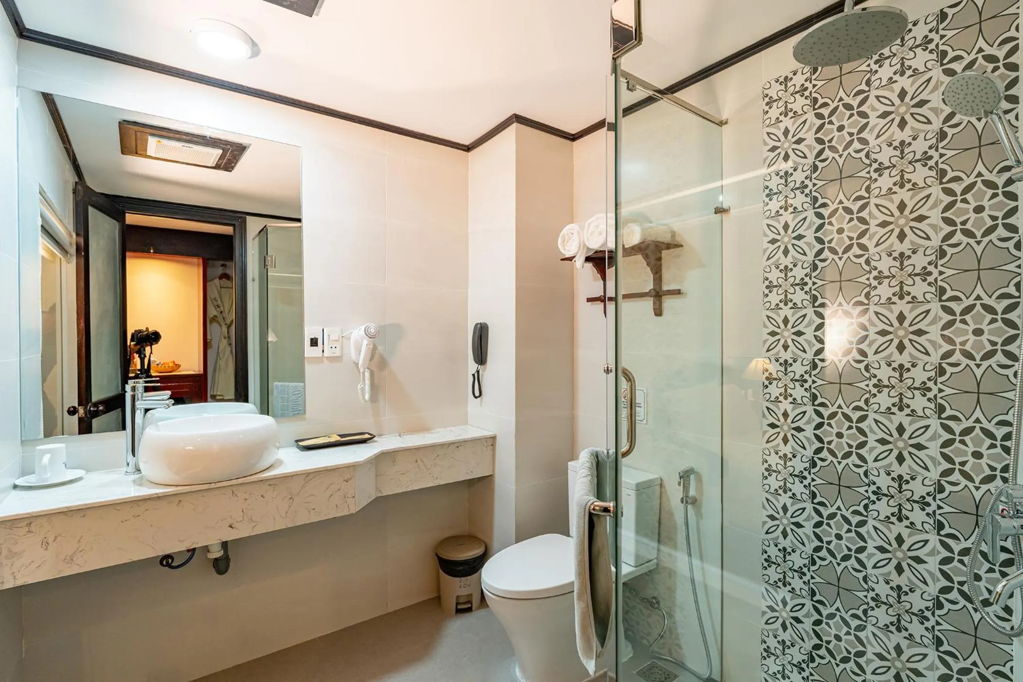 Shower in THUY DUONG 3 Boutique Hotel & Spa