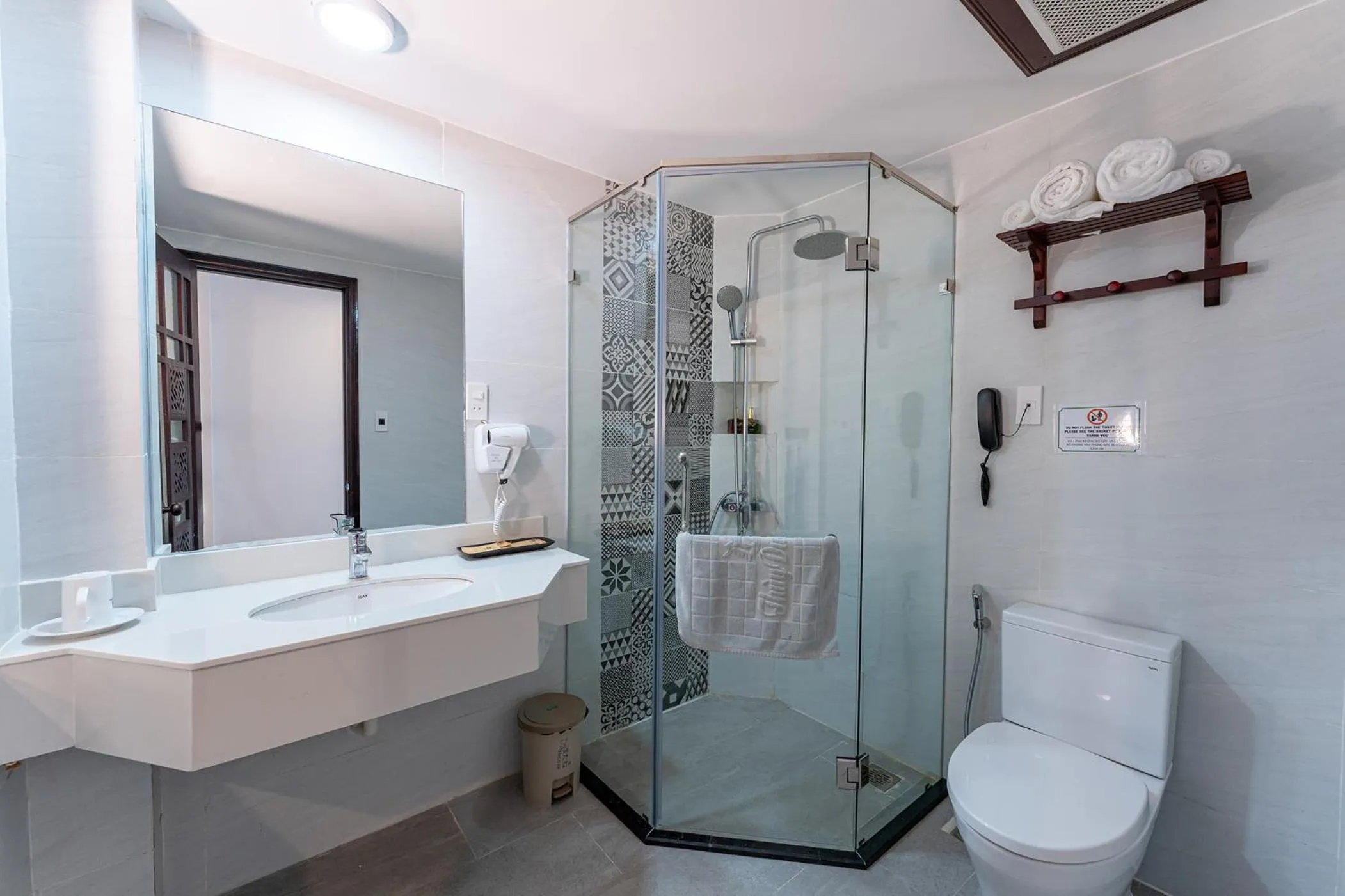 Shower in THUY DUONG 3 Boutique Hotel & Spa