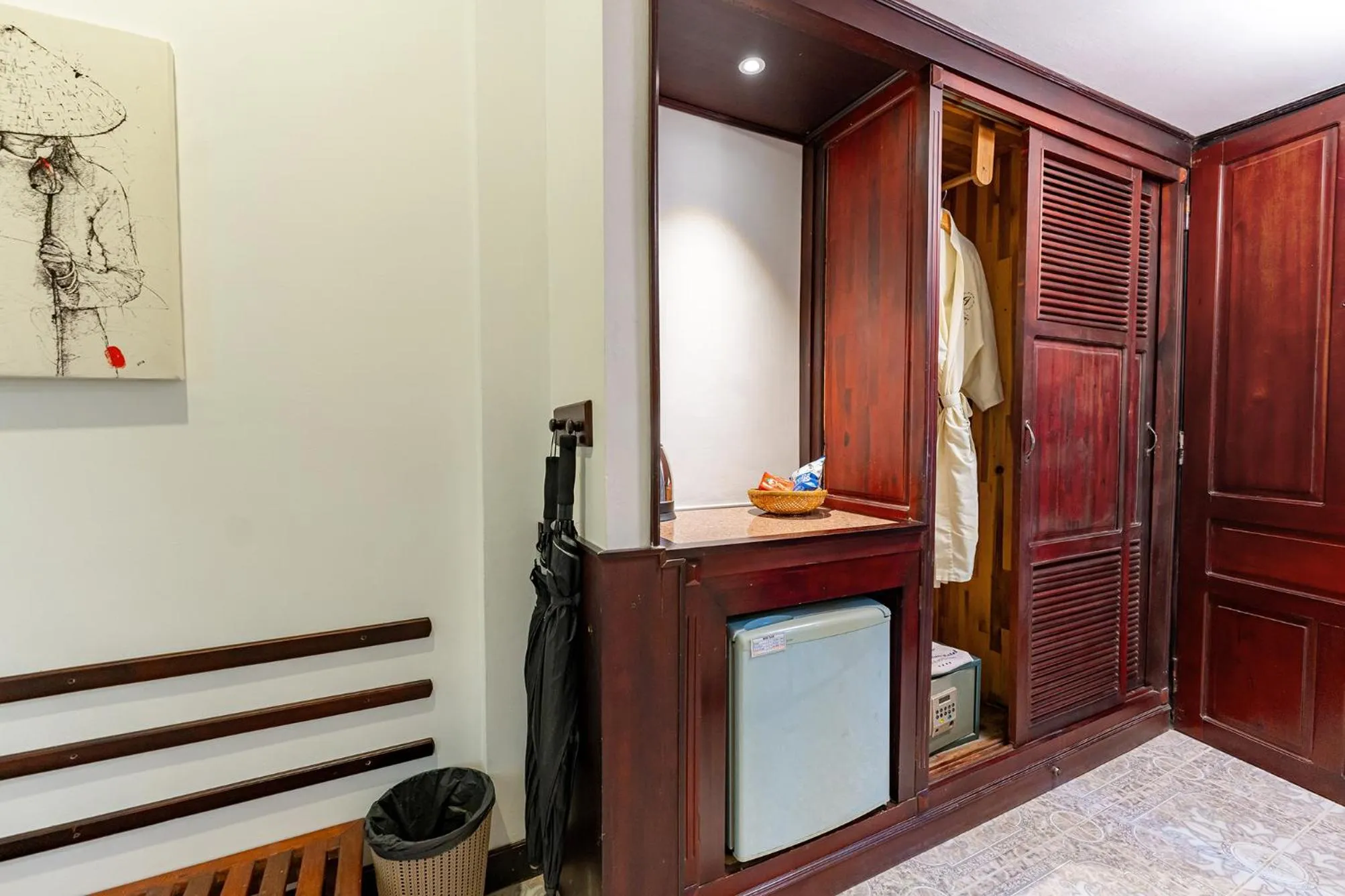 wardrobe in THUY DUONG 3 Boutique Hotel & Spa