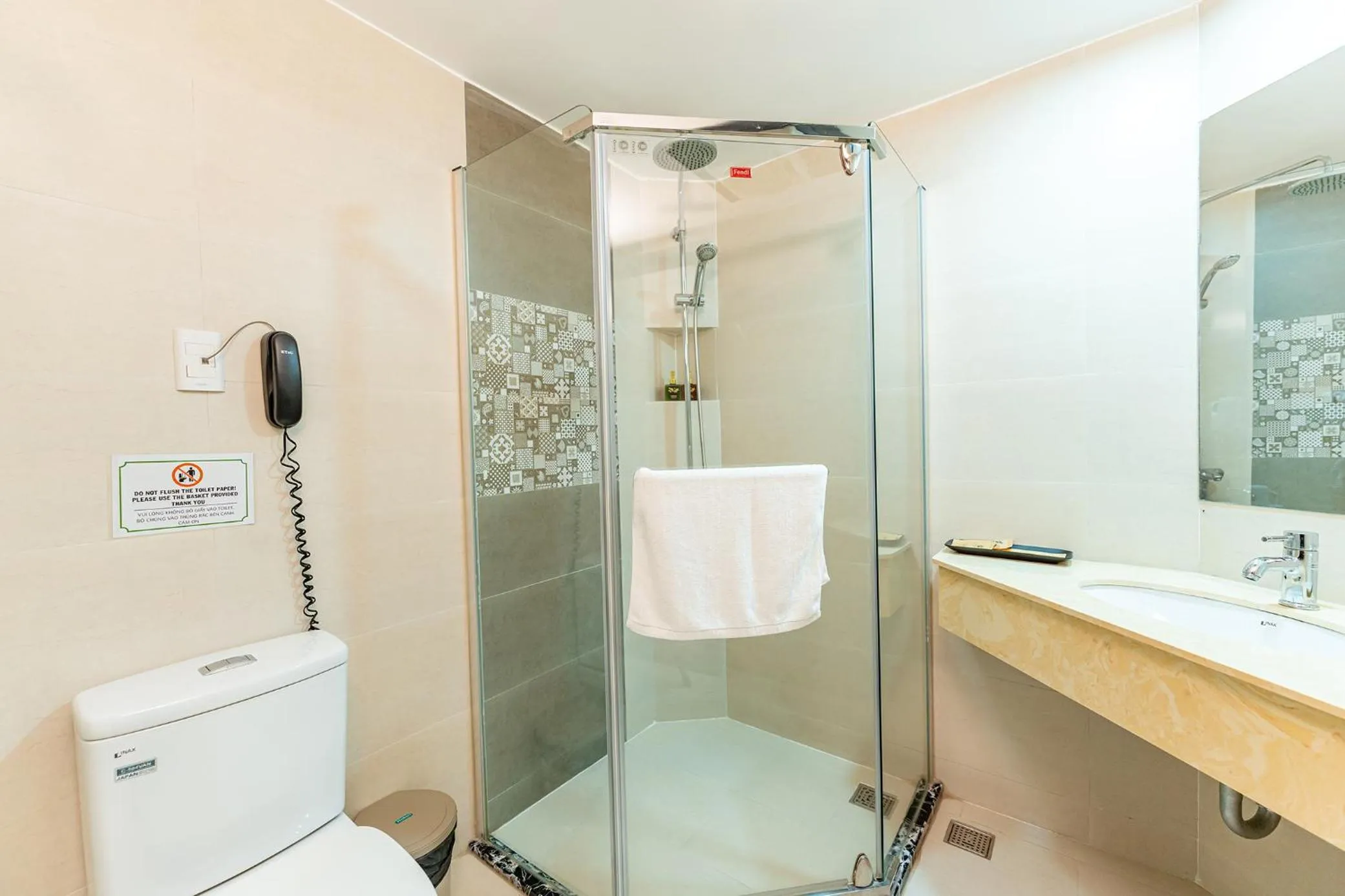 Shower in THUY DUONG 3 Boutique Hotel & Spa