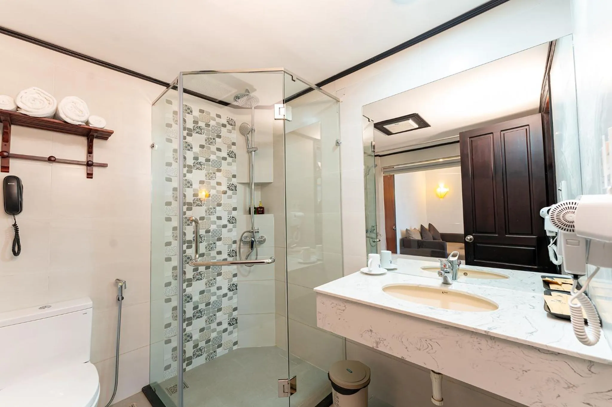 Shower in THUY DUONG 3 Boutique Hotel & Spa
