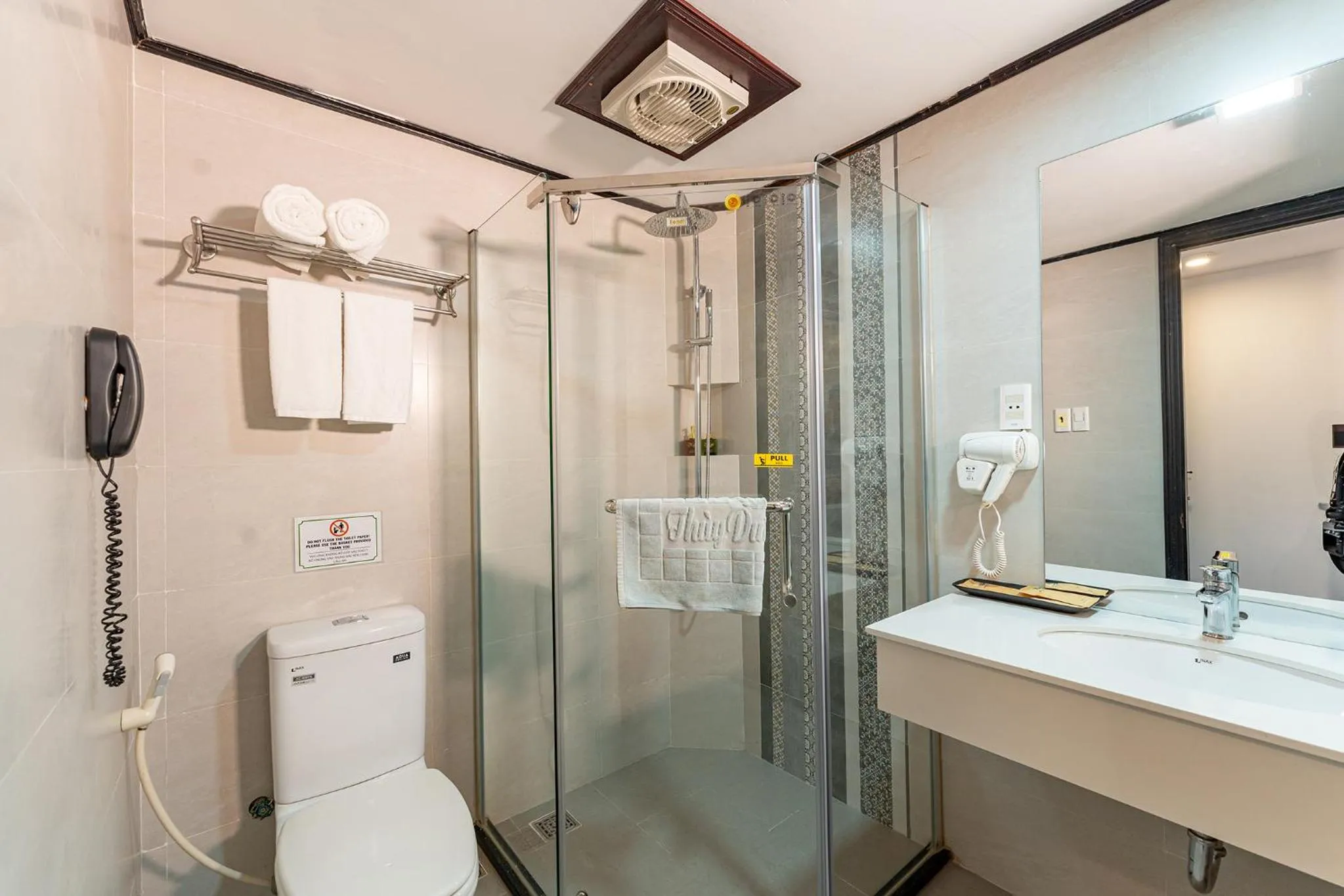 Shower in THUY DUONG 3 Boutique Hotel & Spa