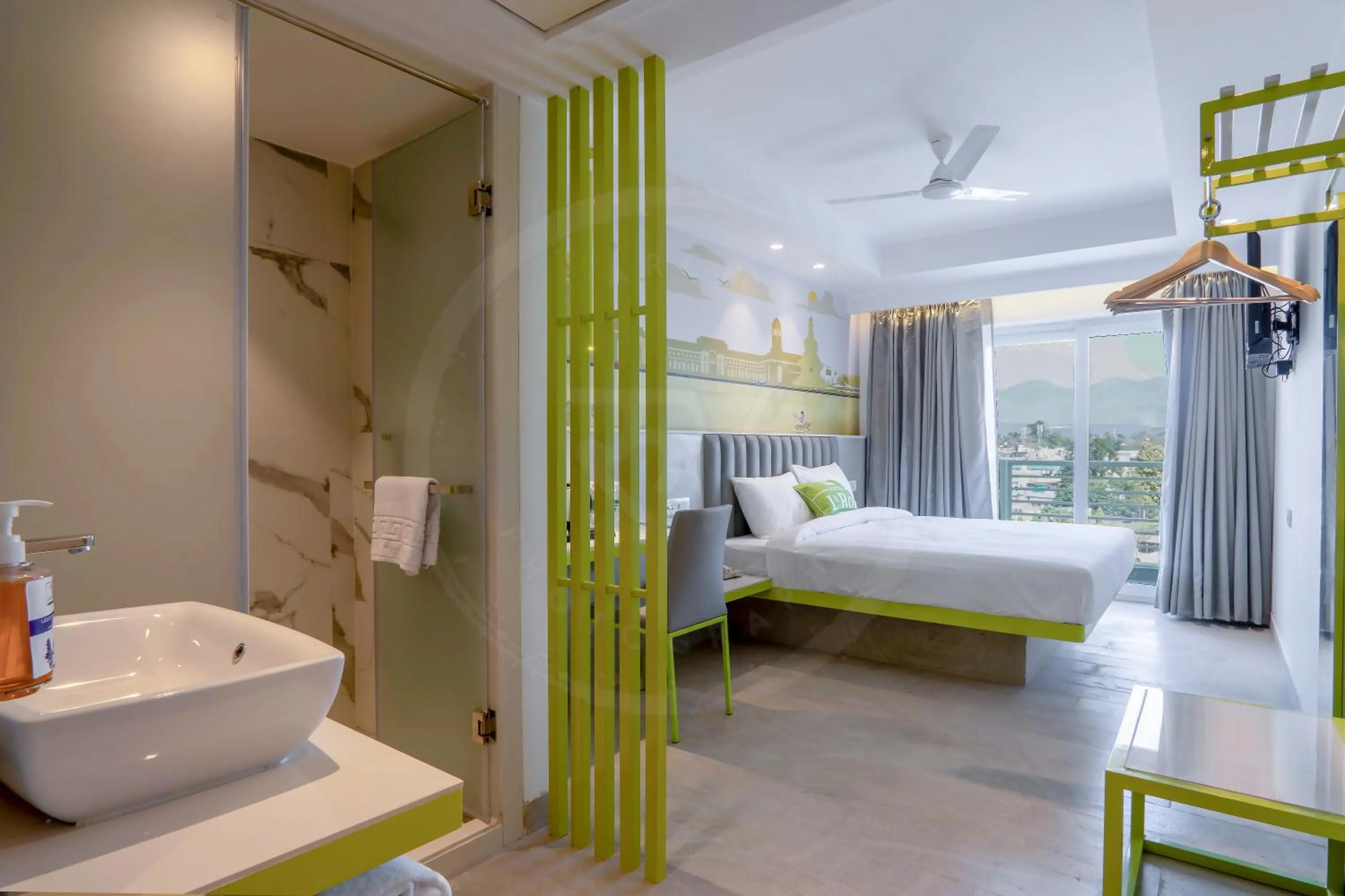 Bedroom, Bed in Le Roi Dehradun at Dehradun Railway Station