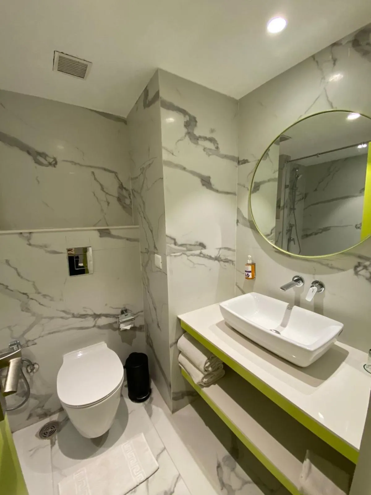 Bathroom in Le Roi Dehradun at Dehradun Railway Station