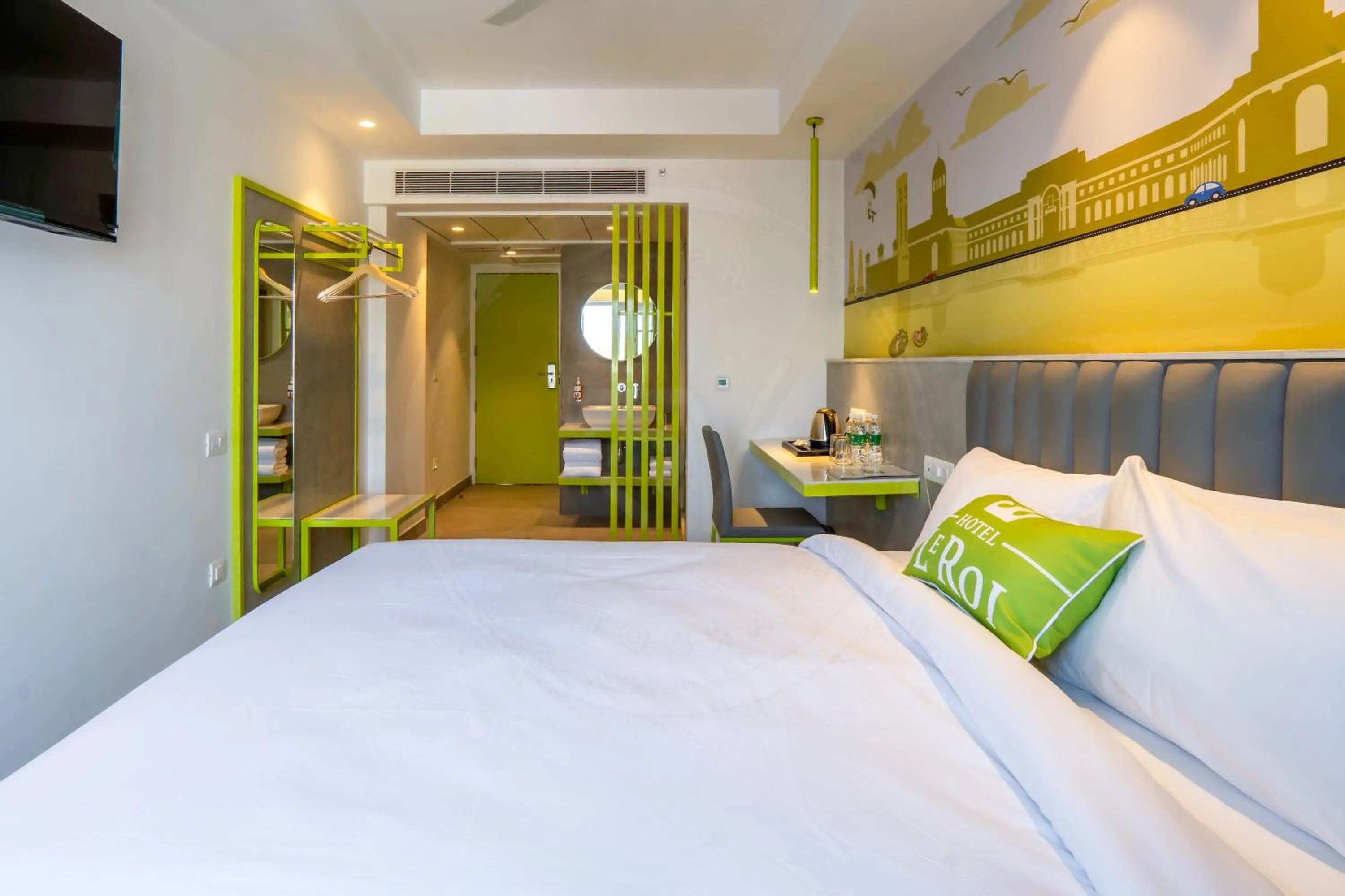 Bedroom, Bed in Le Roi Dehradun at Dehradun Railway Station