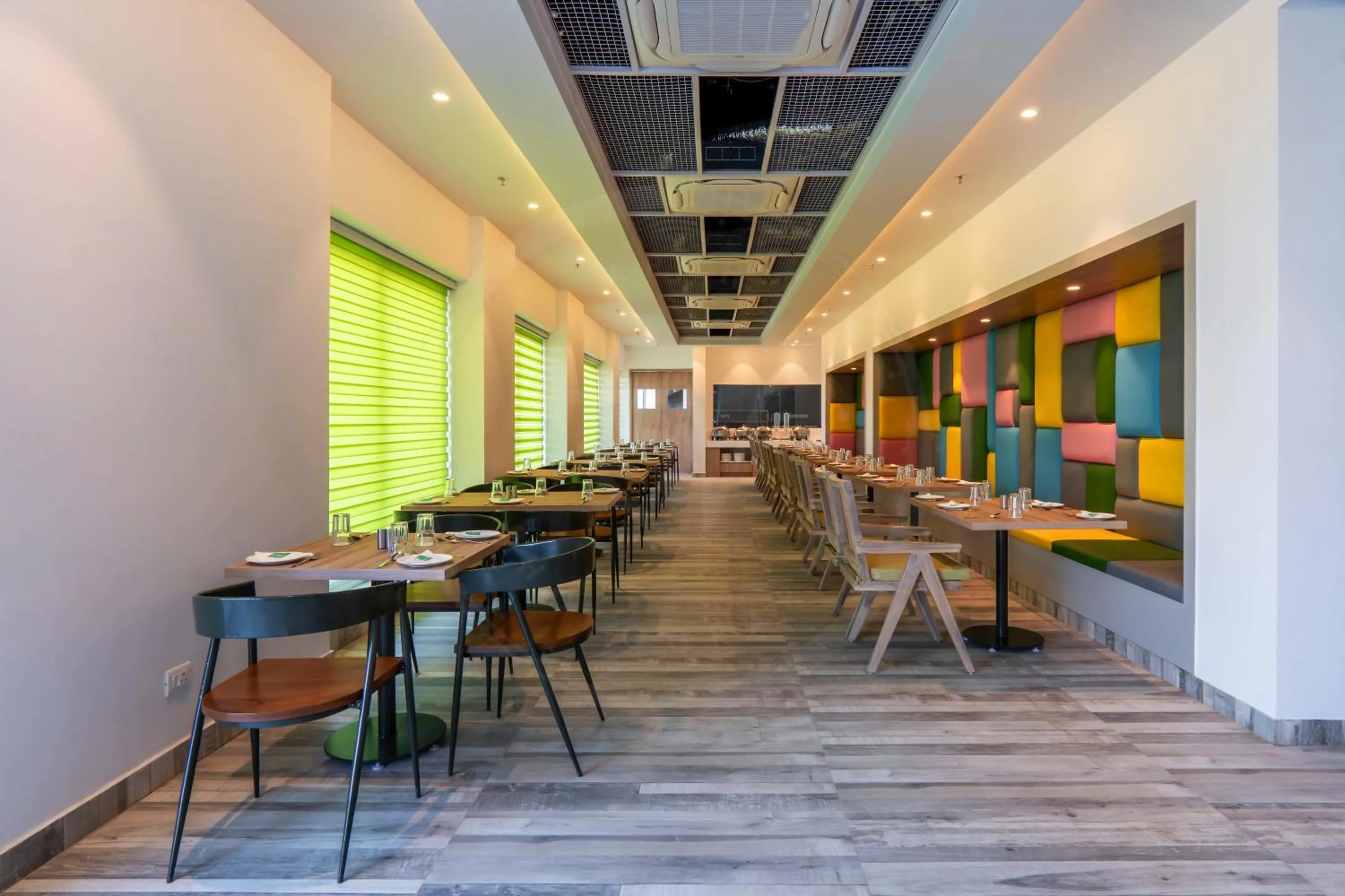 Restaurant/places to eat in Le Roi Dehradun at Dehradun Railway Station