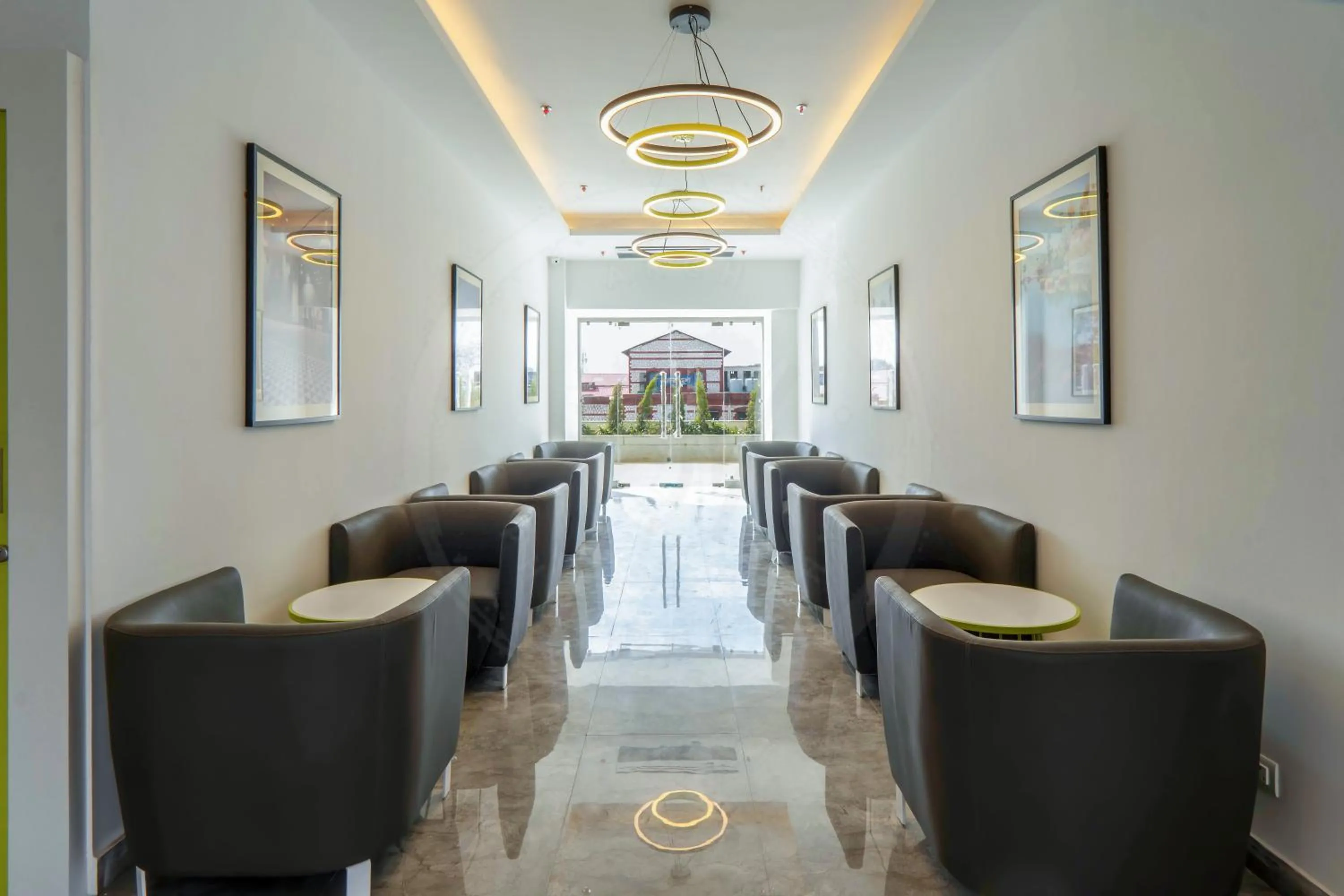 Living room in Le Roi Dehradun at Dehradun Railway Station