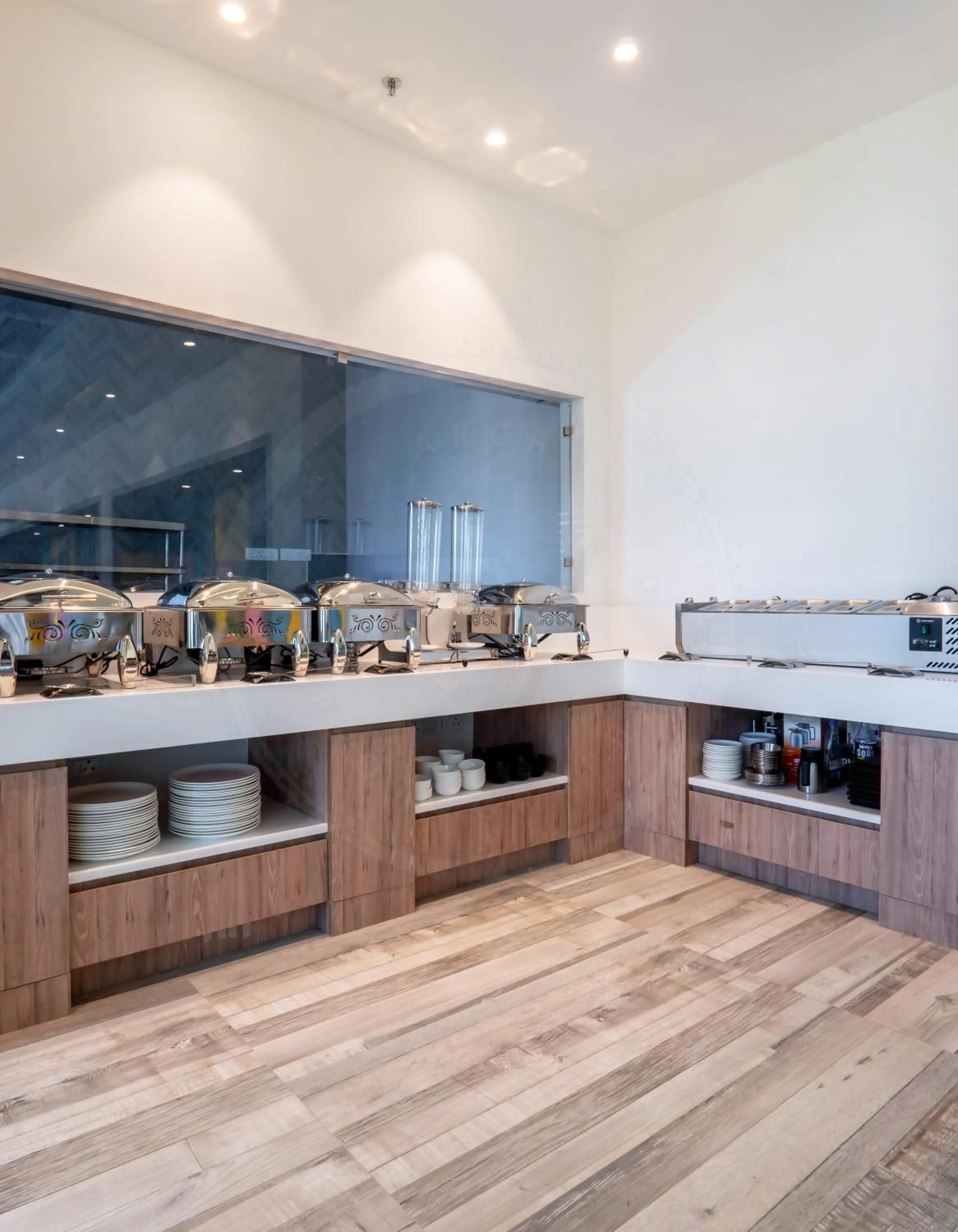 Food and drinks in Le Roi Dehradun at Dehradun Railway Station