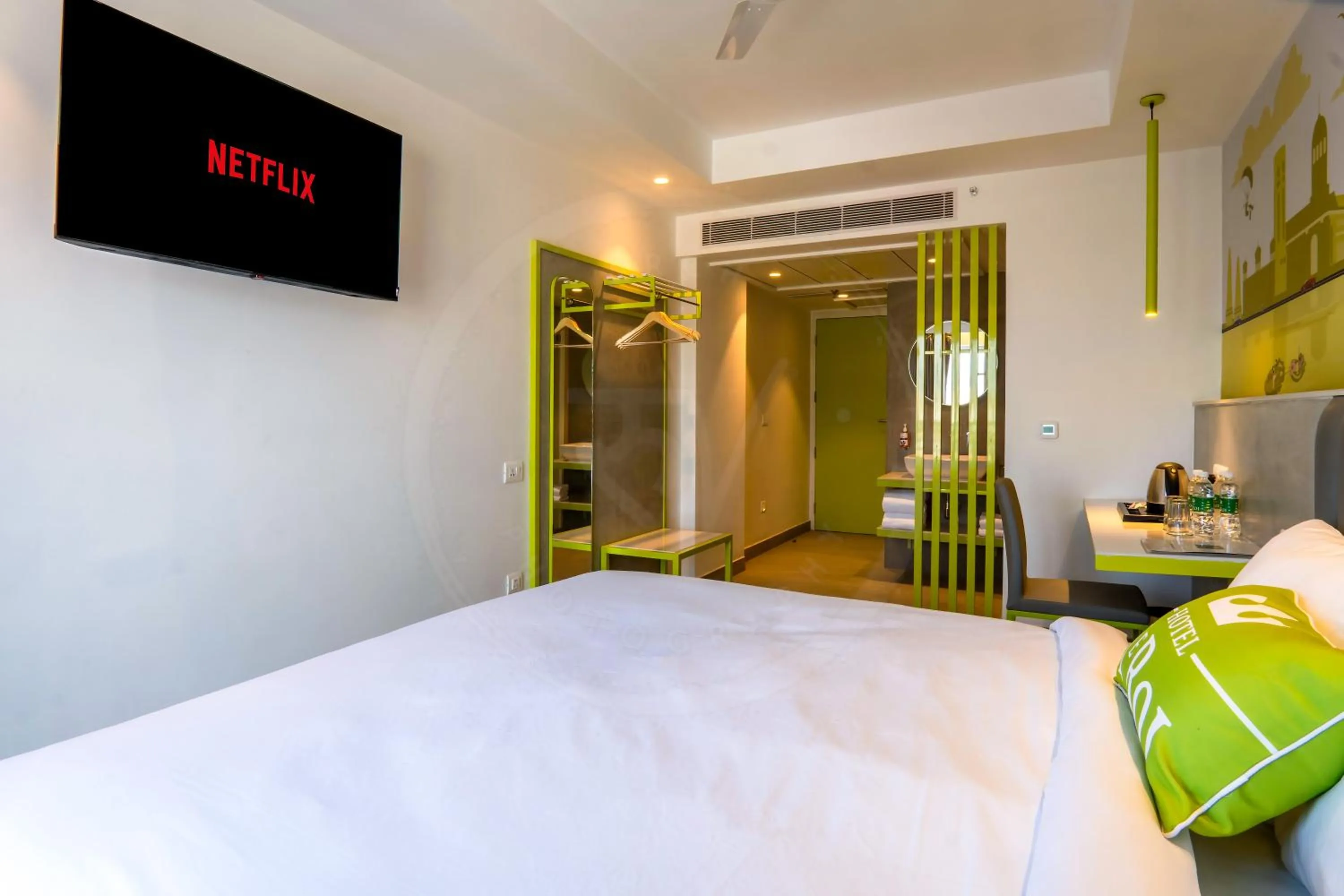 Bedroom, Bed in Le Roi Dehradun at Dehradun Railway Station