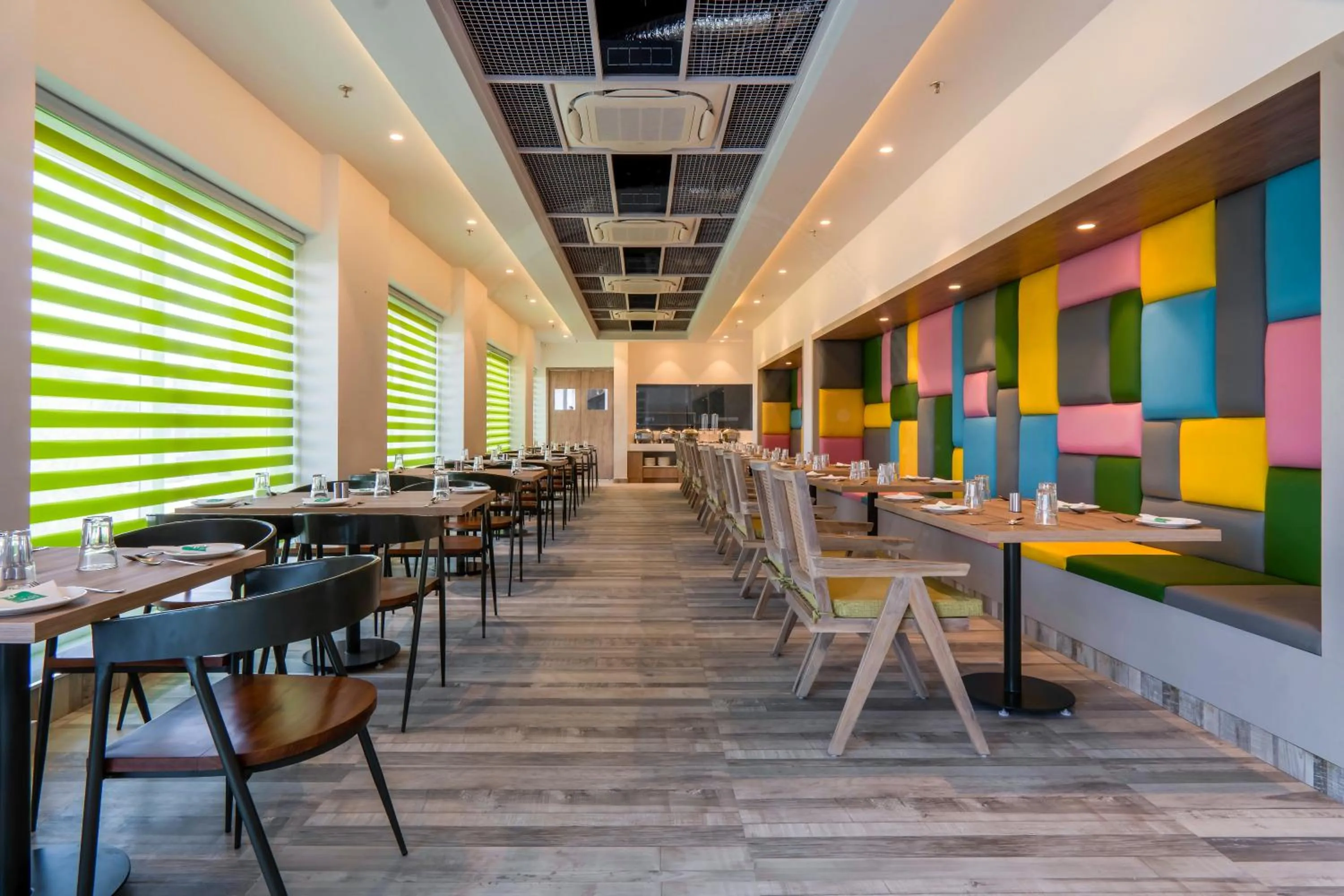 Restaurant/places to eat in Le Roi Dehradun at Dehradun Railway Station